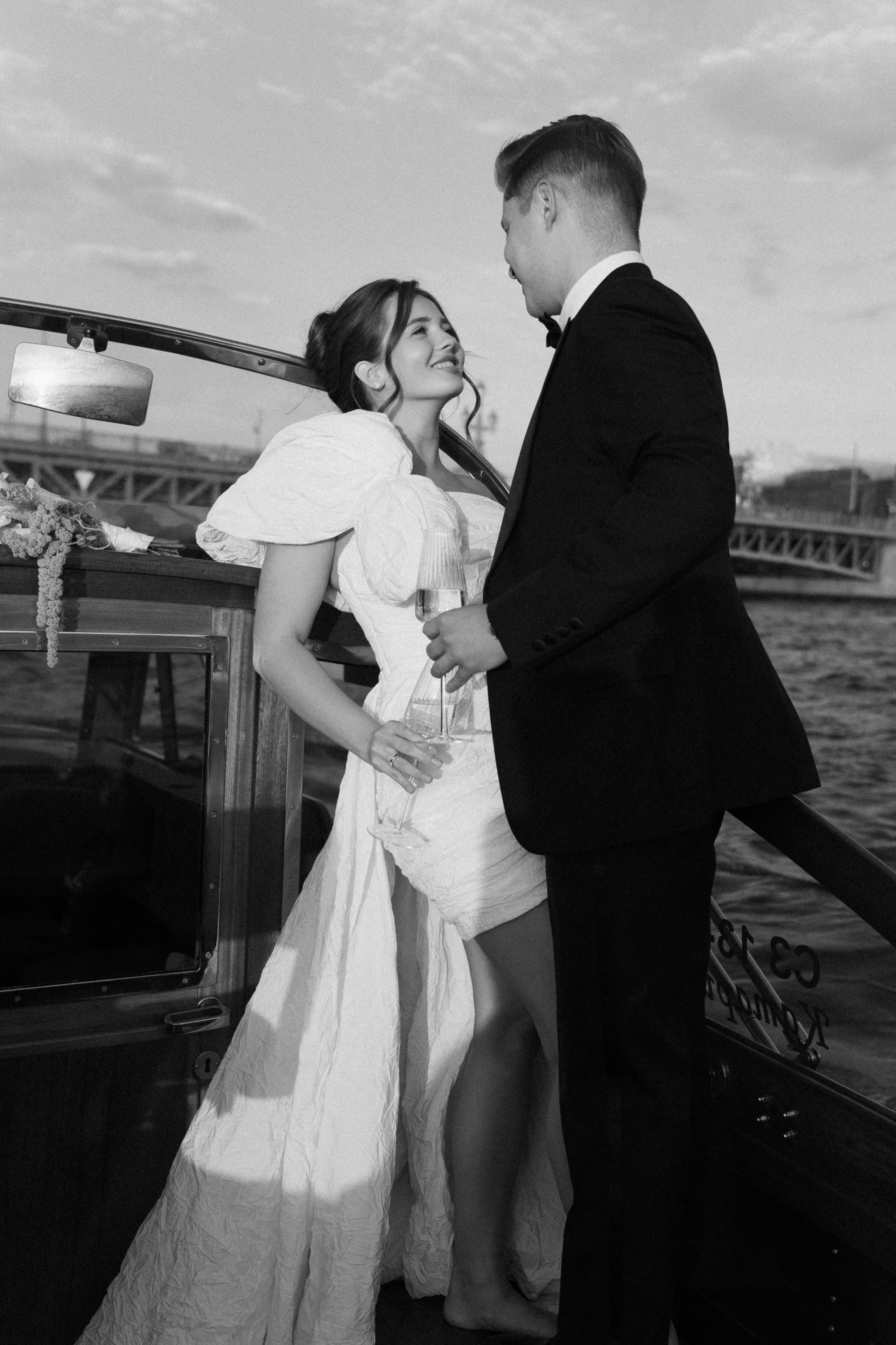 Настя и Лёша. Прогулка по Питеру. Катер. На цифру и плёнку. Свадебный фотограф Катерина Чулкова