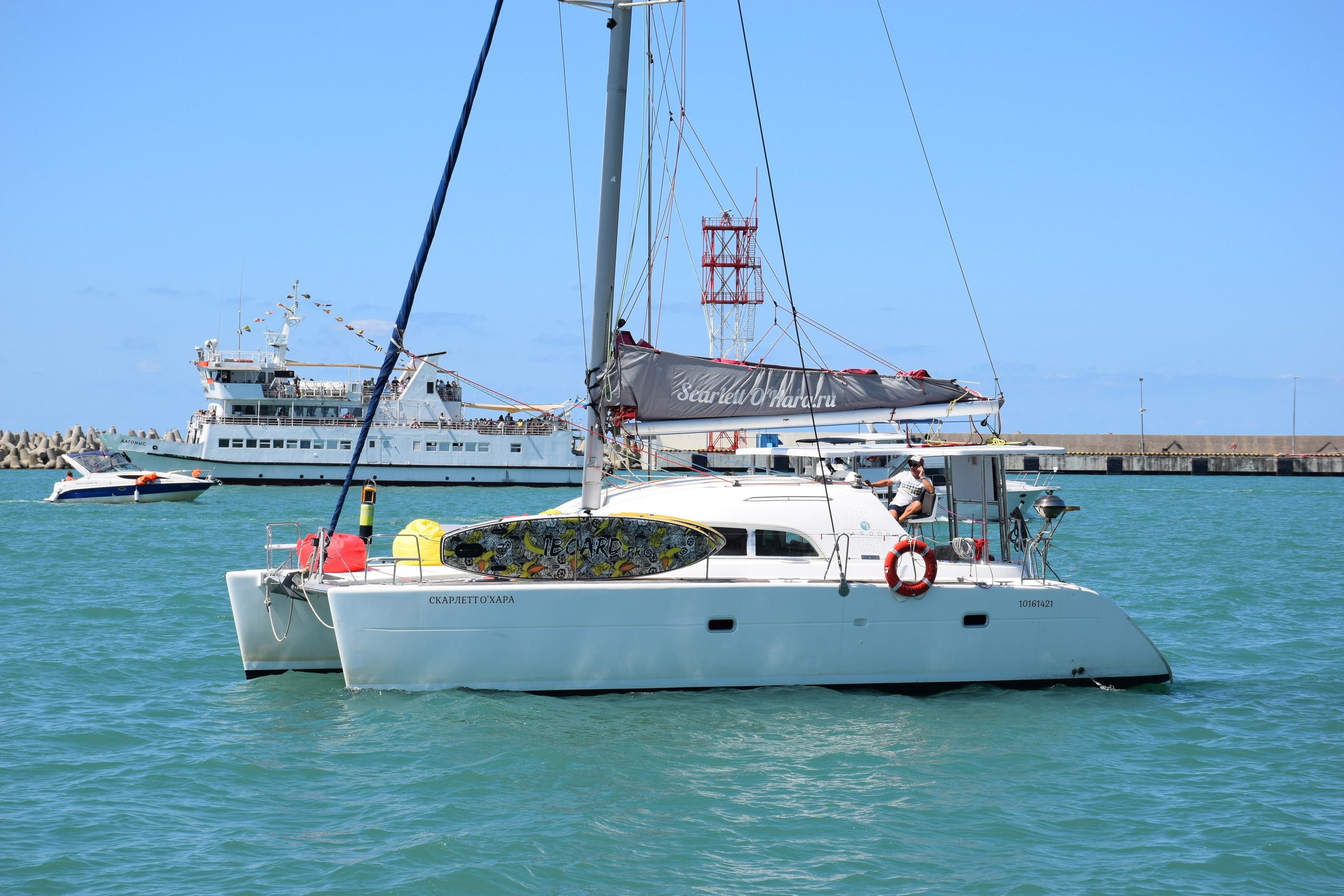 Катамаран Скарлетт о Хара Аренда Яхты в Сочи Яхтанаморе YACHTANAMORE