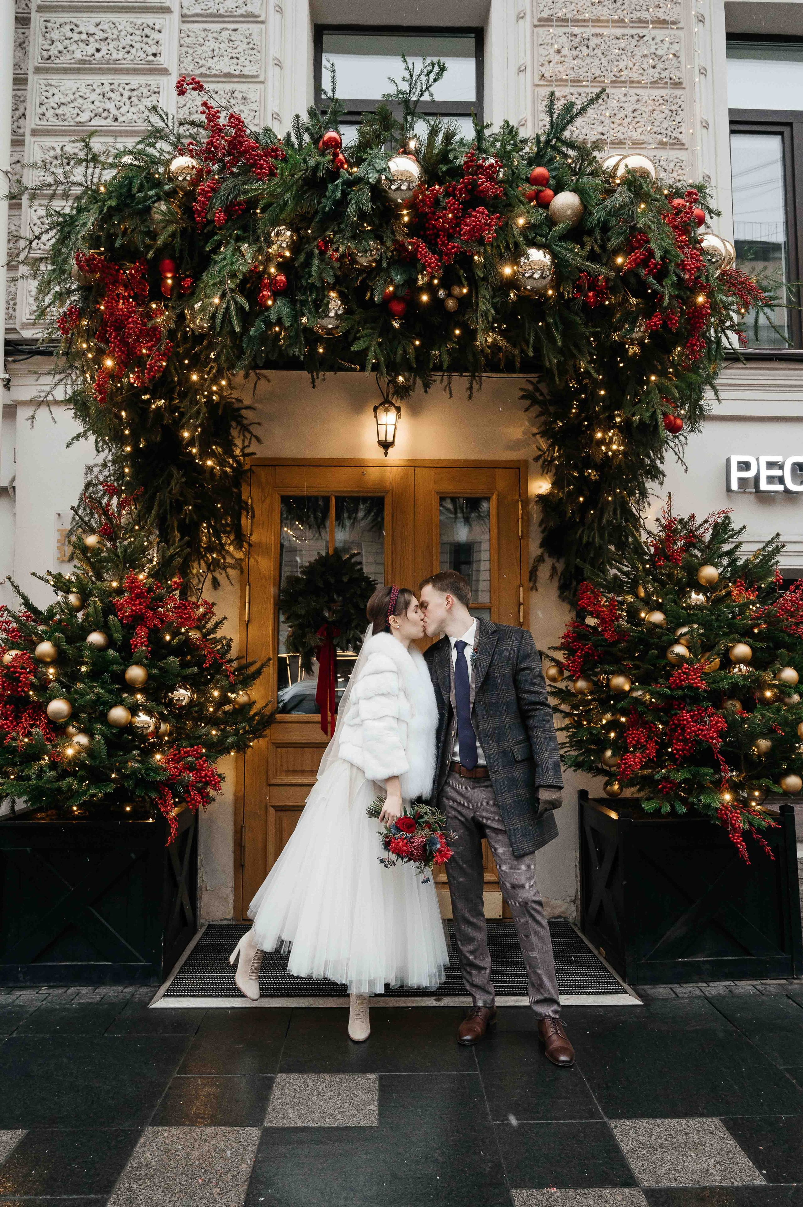 Утро невесты в гостинице. Свадебный и семейный фотограф в Котласе Никита Попов