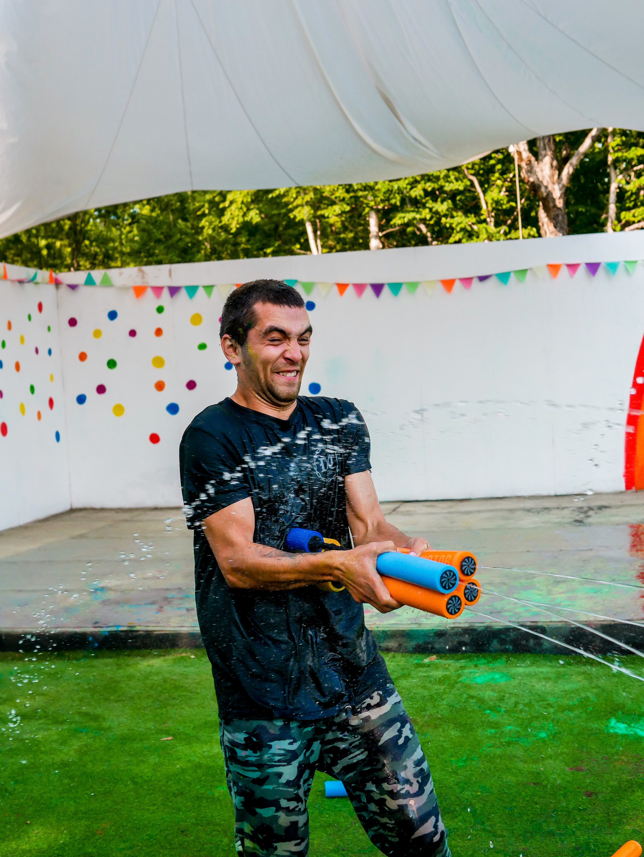 Корпоратив на природе с красками Холли. Фотограф Диана Воробьева Нижний Новгород