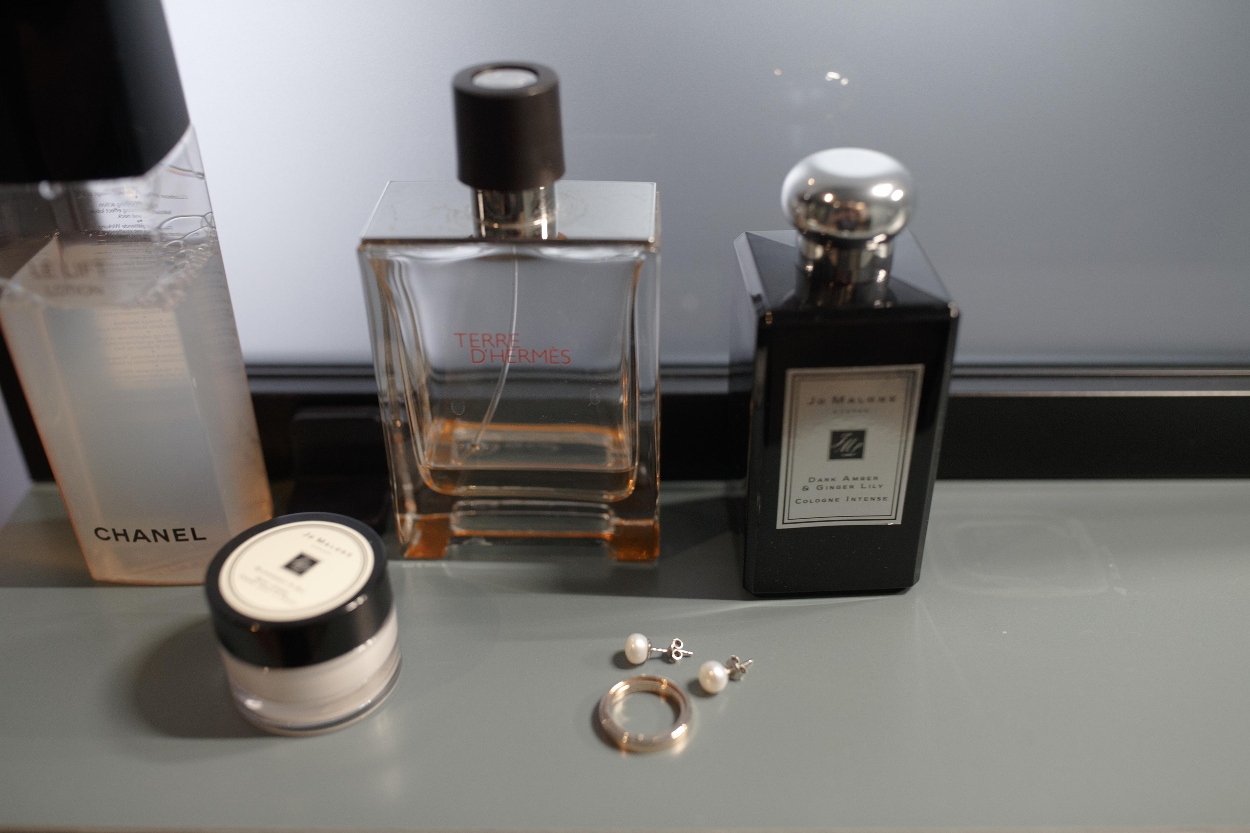 Красивая невеста в стильном кафе