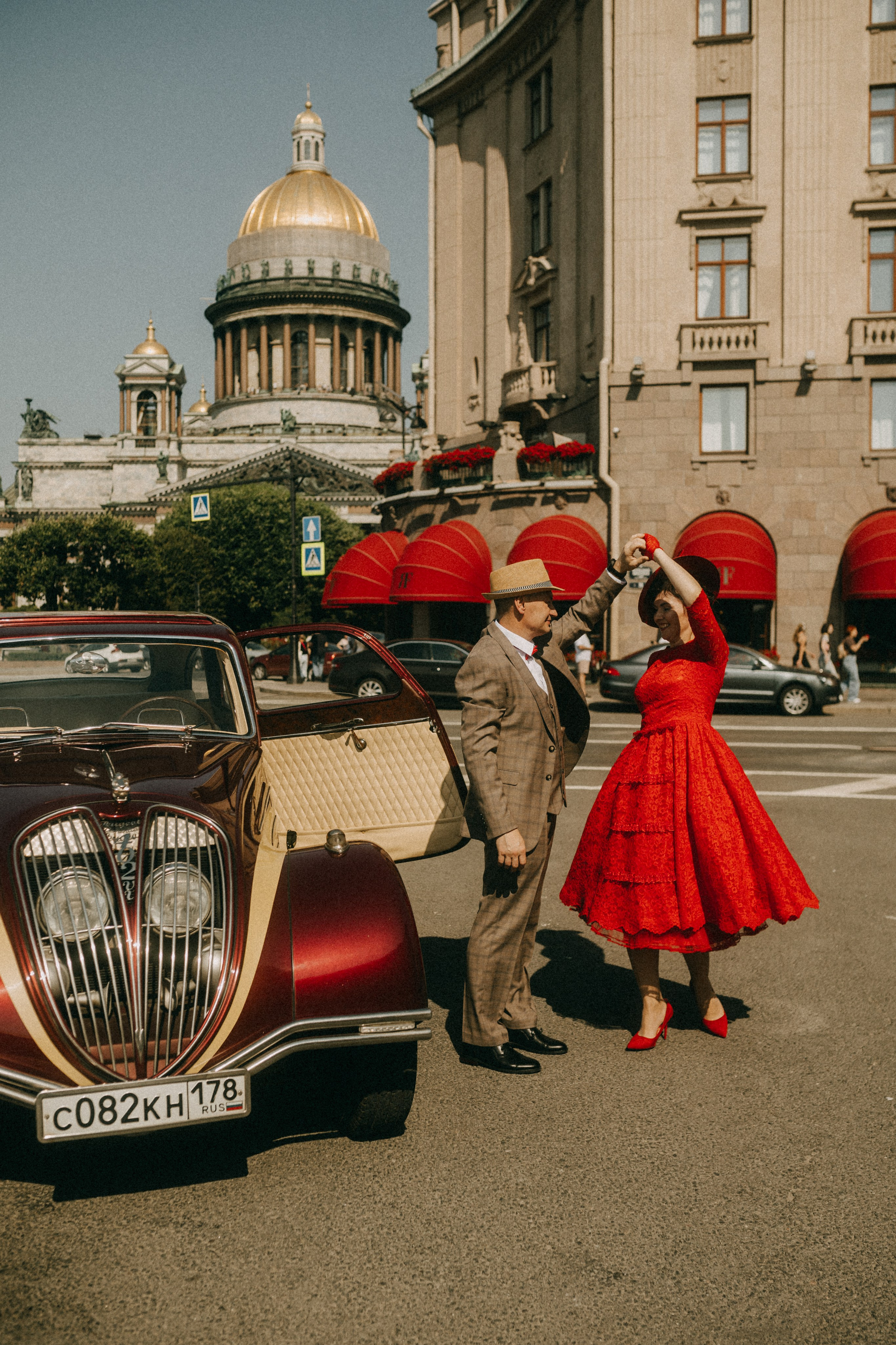 Любовь Ленинграде. Фотограф в Санкт Петербурге Лара Великова