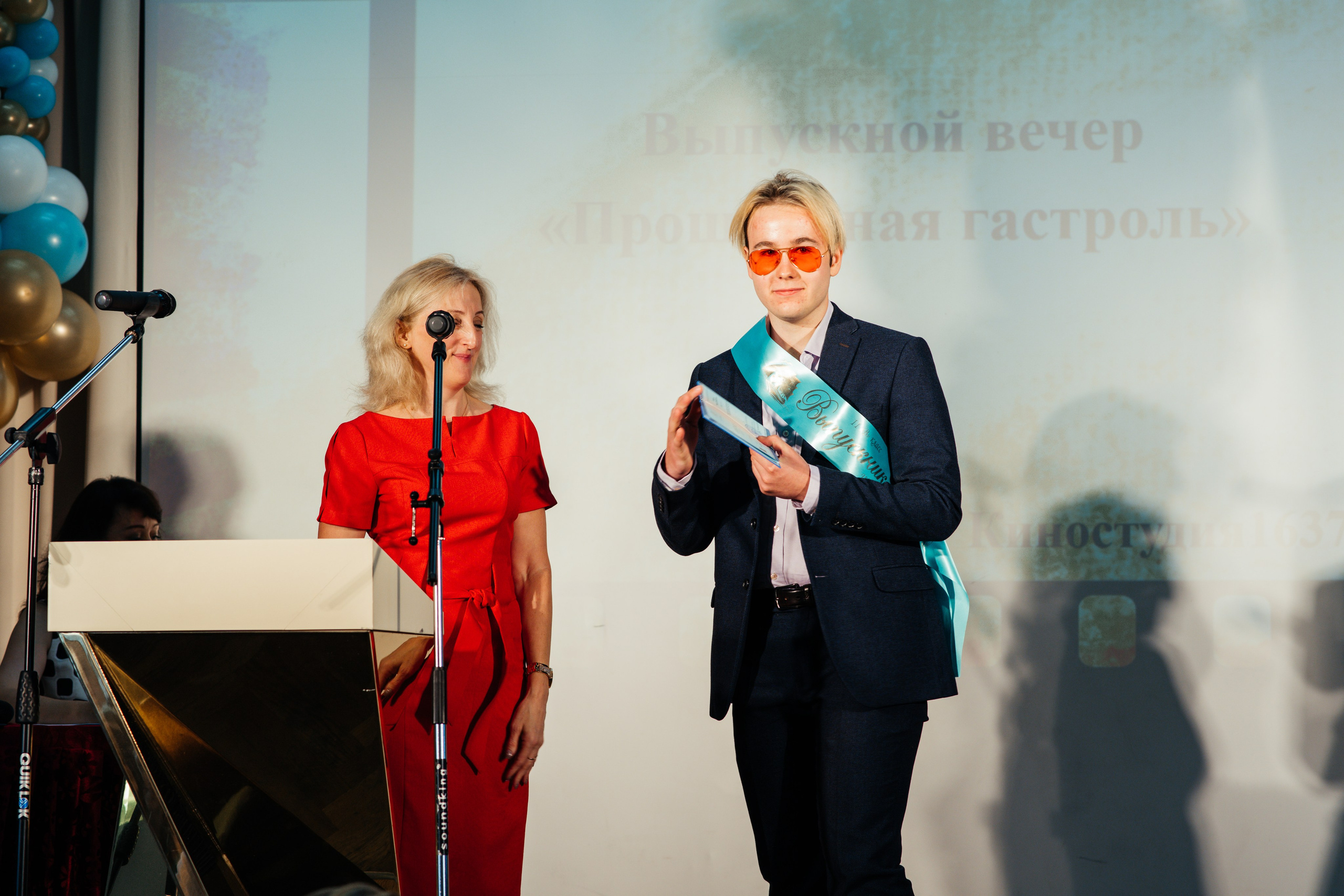 Вручение аттестатов. Выпускные альбомы в Подольске Москве и МО