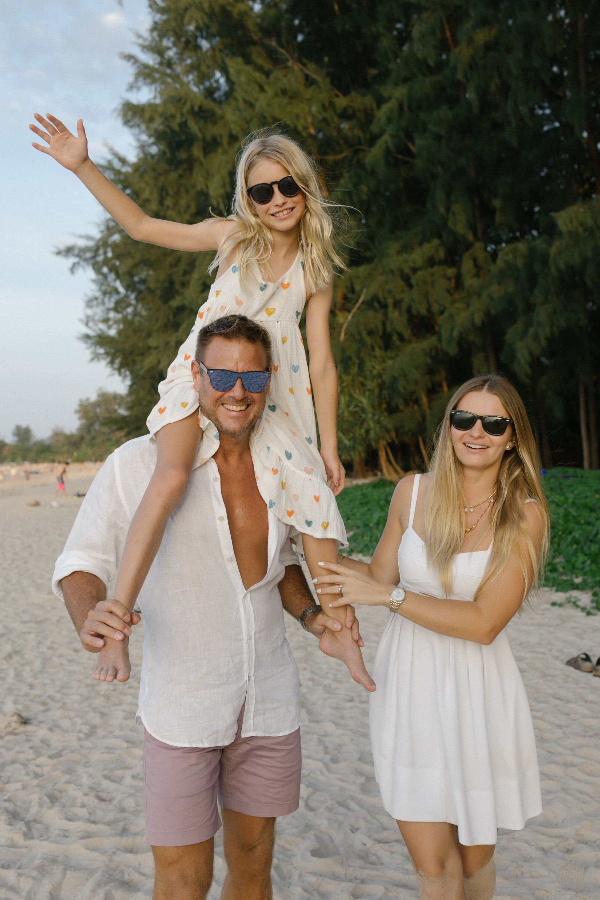 Family photoshoot in Phuket, Thailand. Fedor Lemeshko — Destination Wedding and Family Lifestyle photographer
