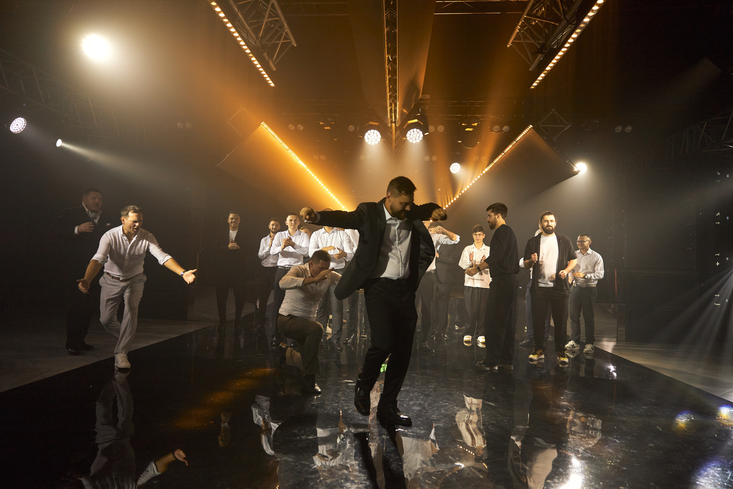 Свадьба с искусственным интеллектом в Усадьбе фамилии от ТВИНС СТУДИО лучших фотографов Краснодара. ТВИНС СТУДИО — лучшие свадебные фотографы и видеографы в Краснодаре