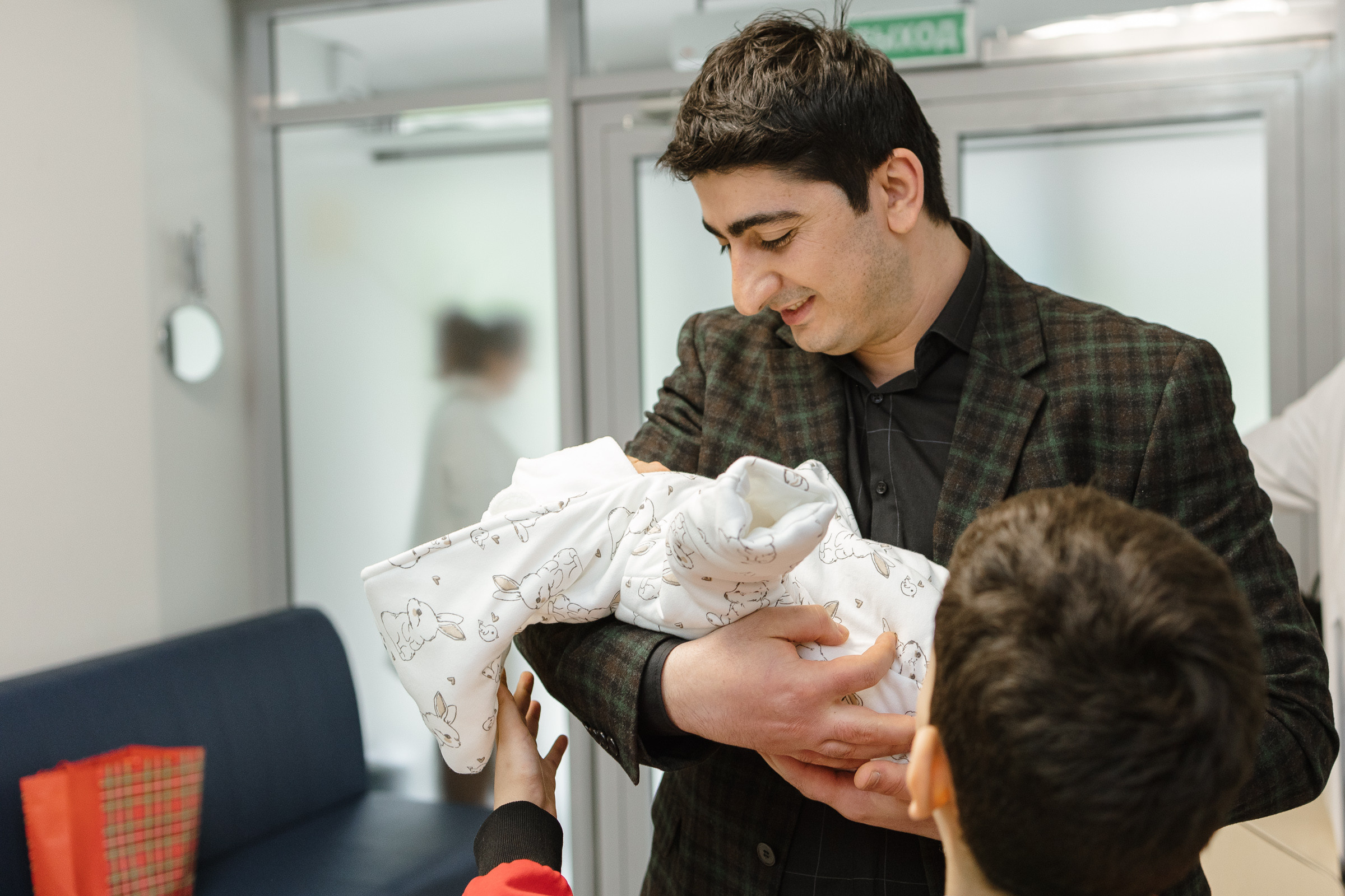 Сара выписка из роддома