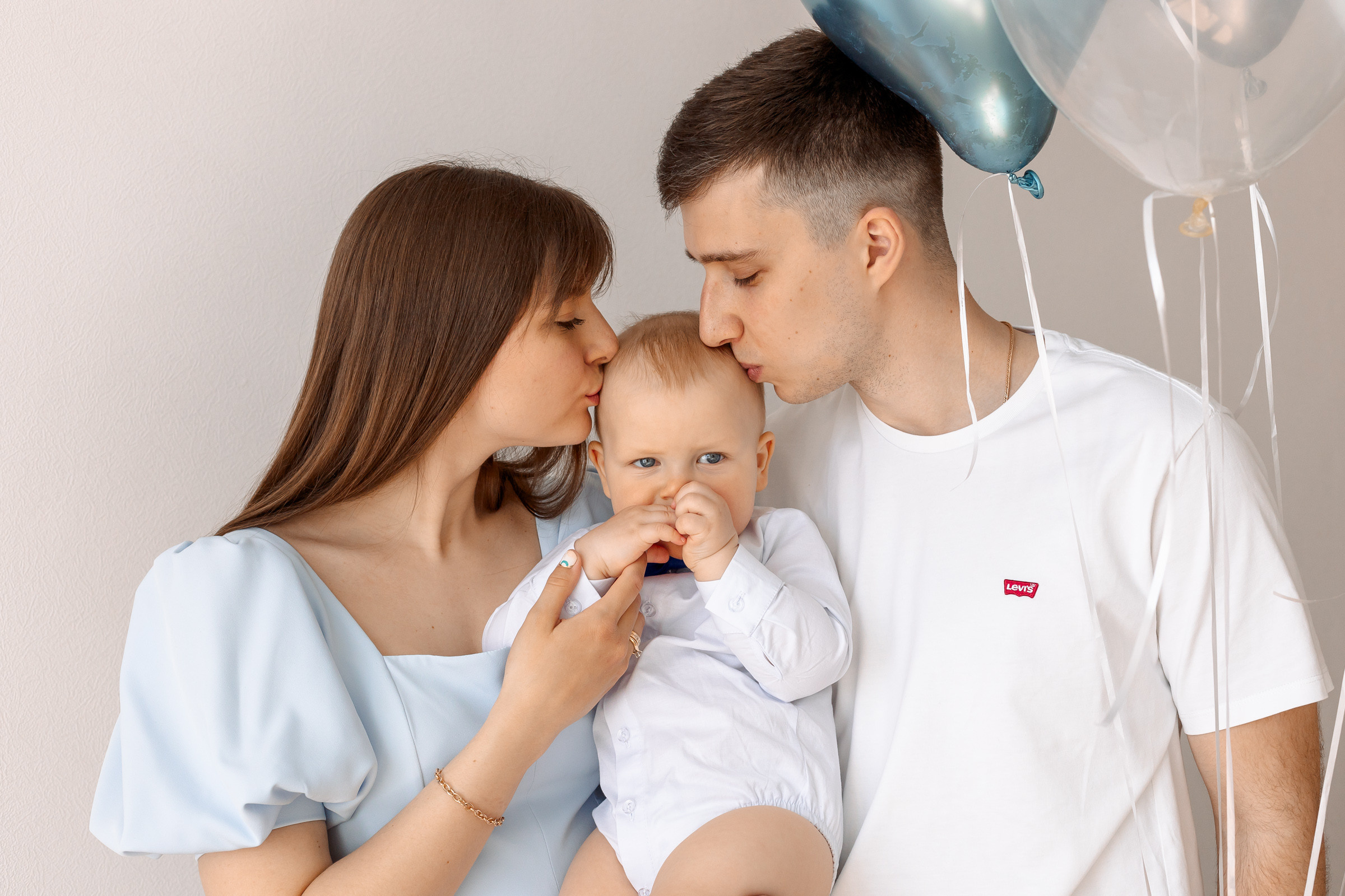 Семейная съемка первого тортика. Семейный Фотограф в Москве Евгения Симоненко