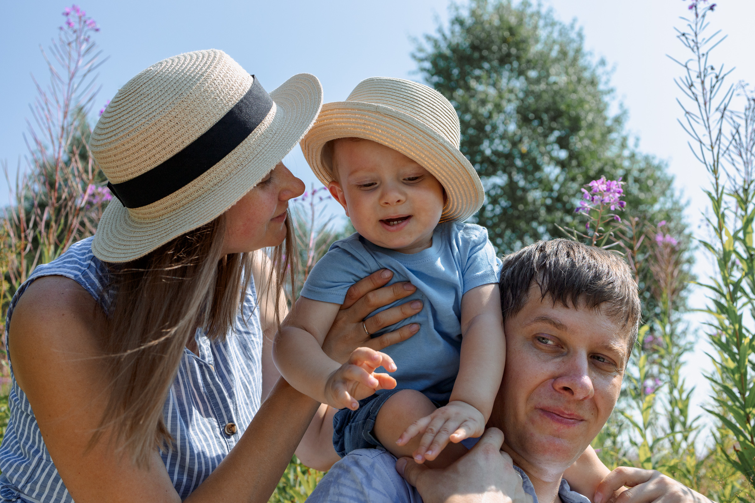 Летняя семейная прогулка на пикнике