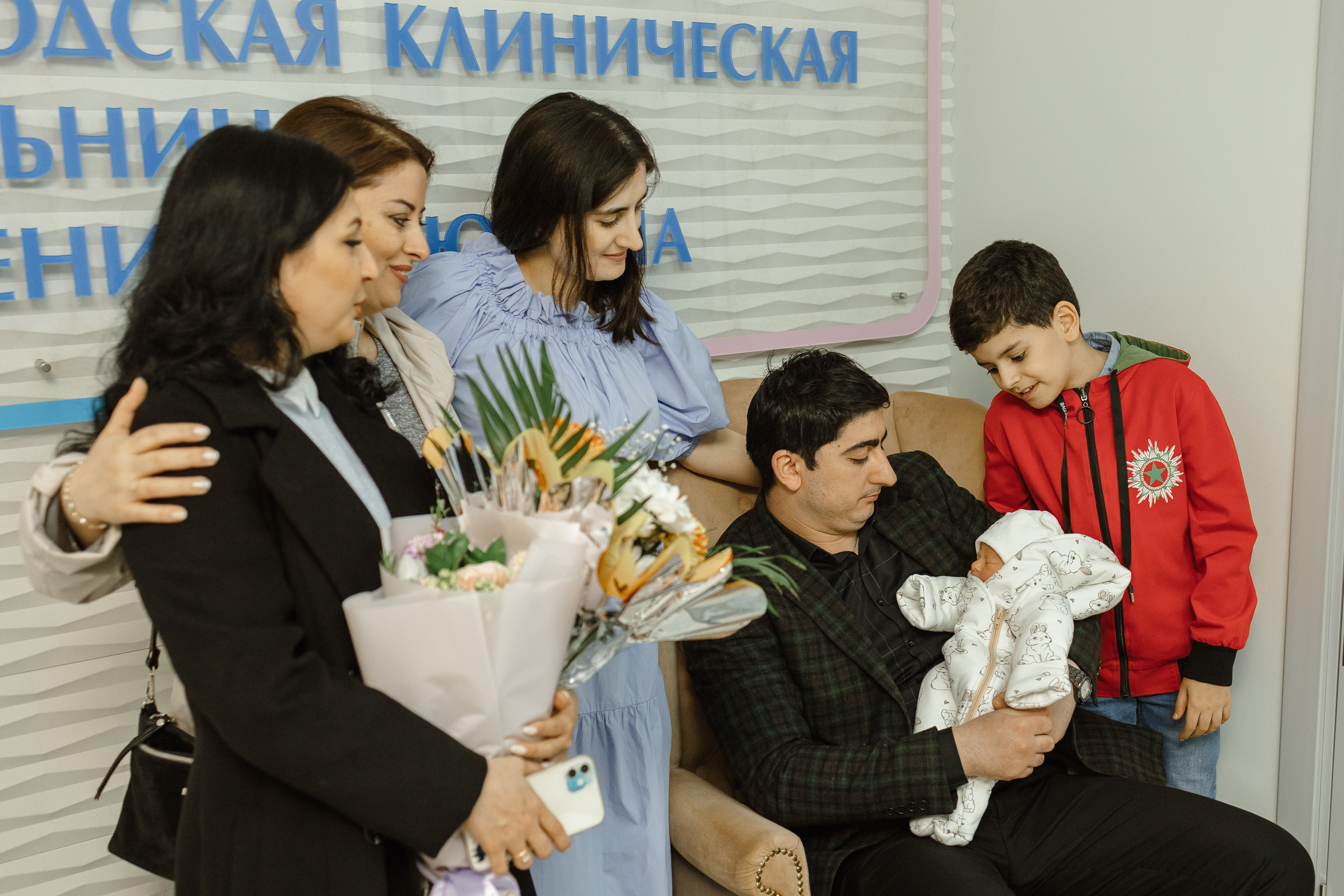 Сара выписка из роддома