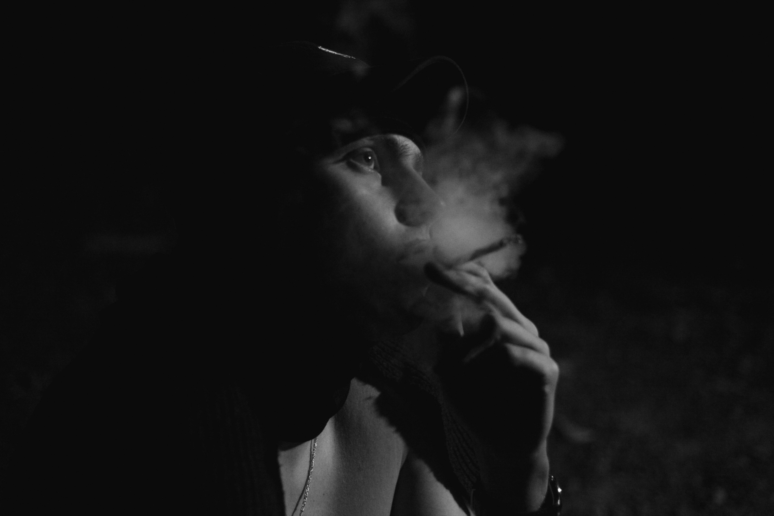 «Затянутая тишина: воспоминания прошлой жизни». Уличный фотограф Города N