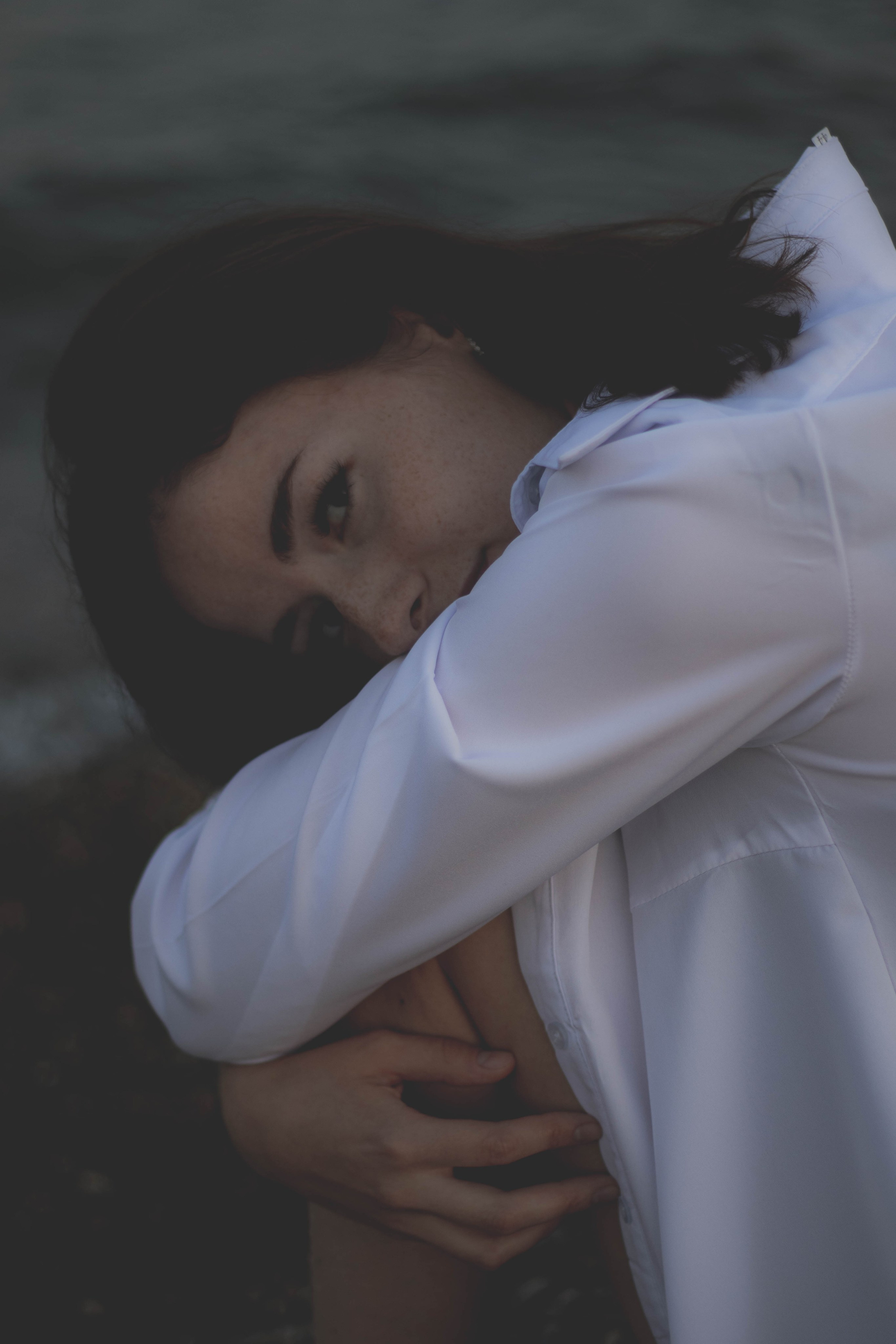 «Невесомость волн: девушка и море». Уличный фотограф Города N