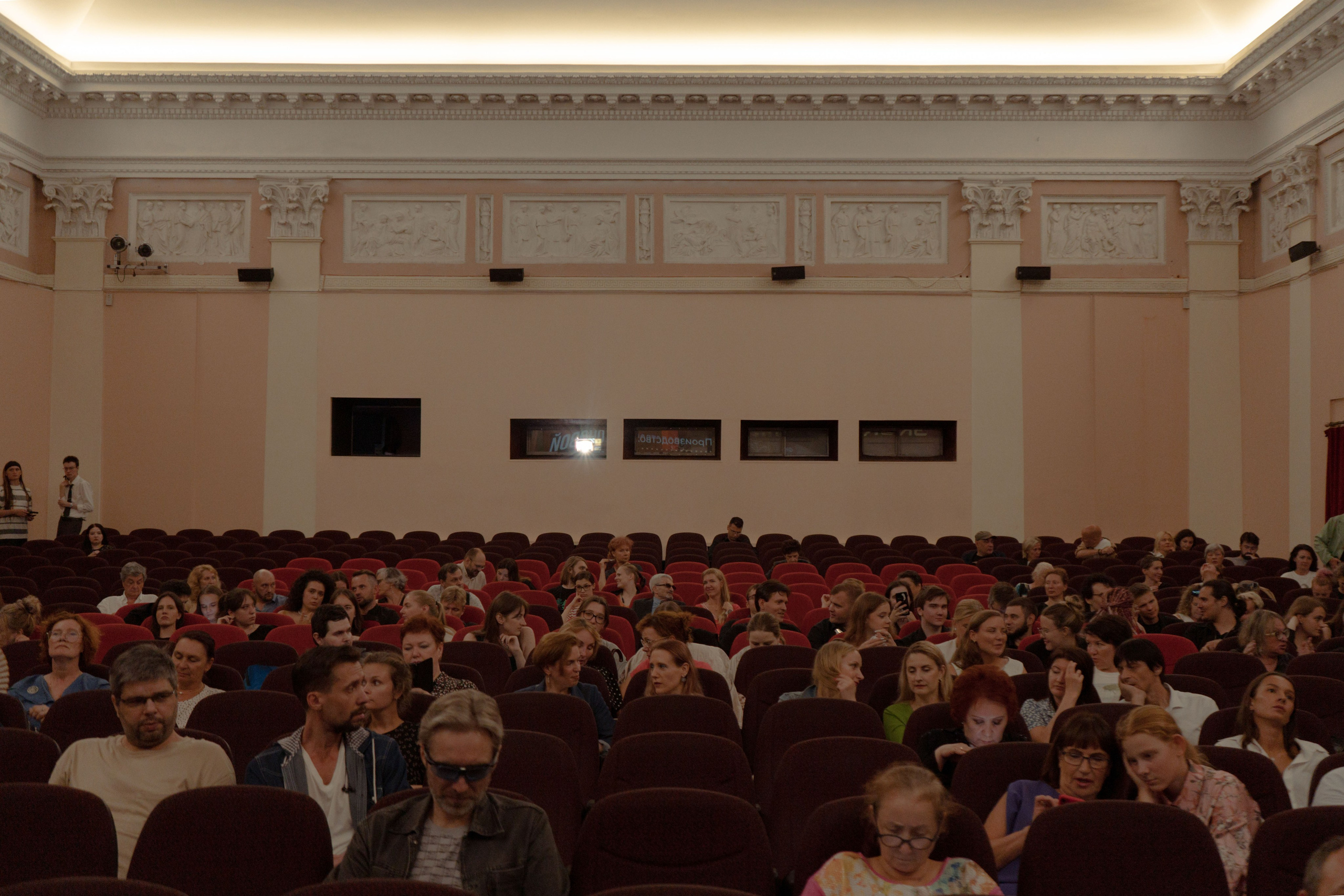 Премьера фильма «На стыке жанров». Юля Мурашова портретный и документальный фотограф