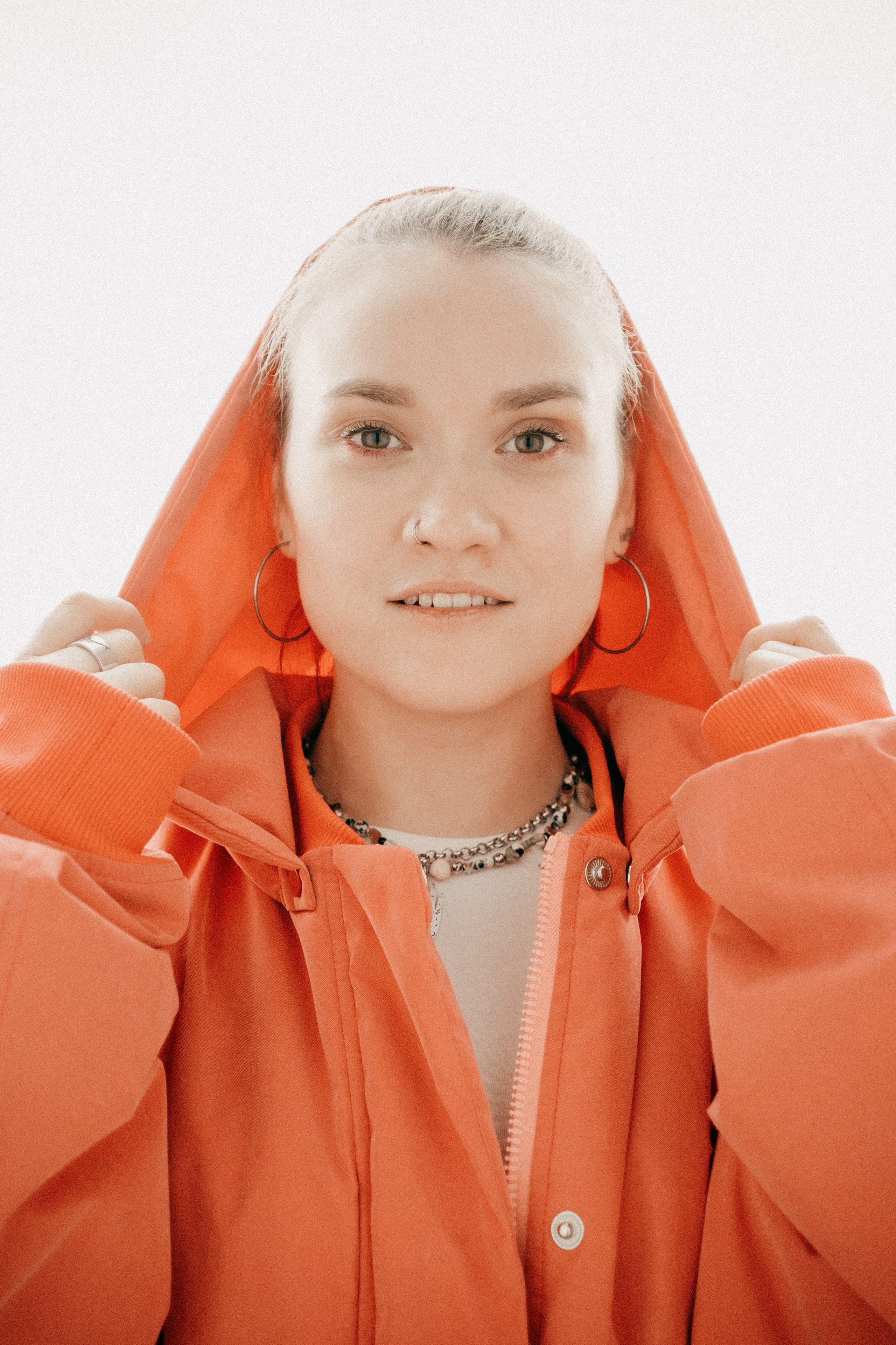 Женский портрет в студии — естественный и искусственный свет. Фотограф в Хабаровске Дмитрий Лемешков