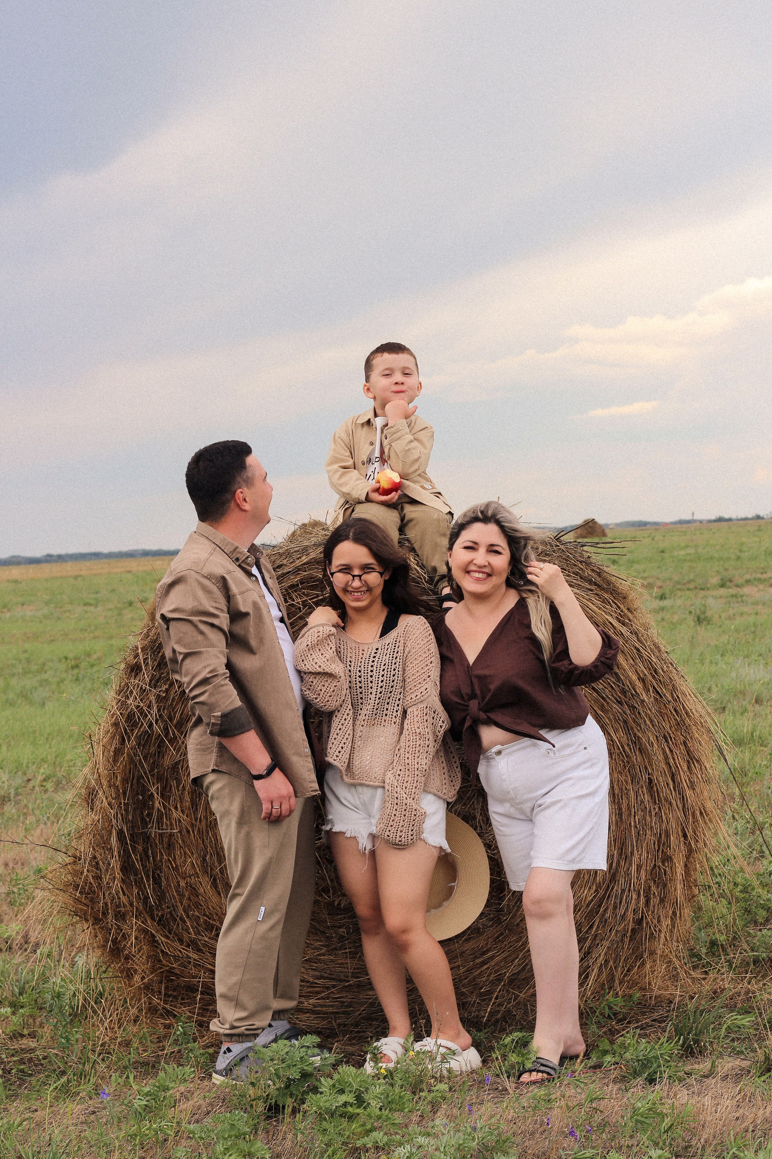 Семья Секретевых. Мания, портретный фотограф в городе Оренбург