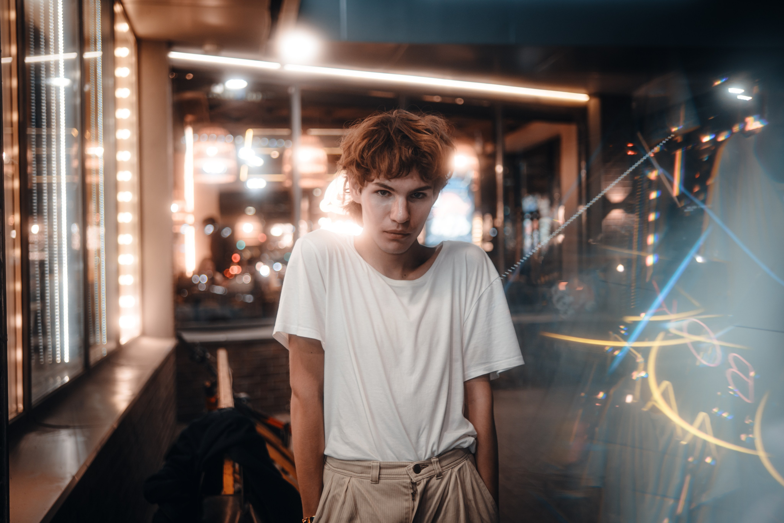 Глеб / EXTRA UNCONTROLLED BOKEH & Refraction of the Showcase. Felixtones