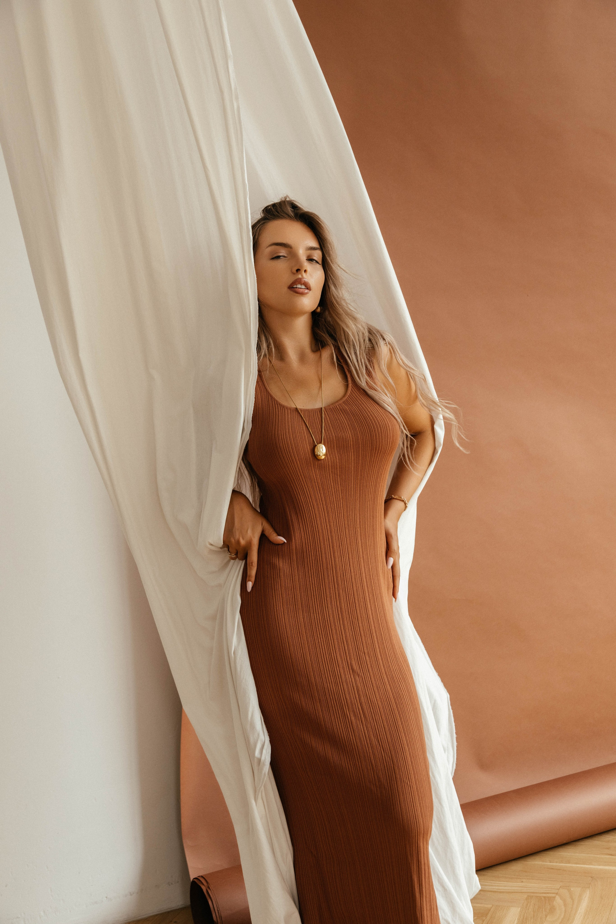 Катя. Минимализм в студии. Фотограф Ксения Третьякова, Санкт-Петербург