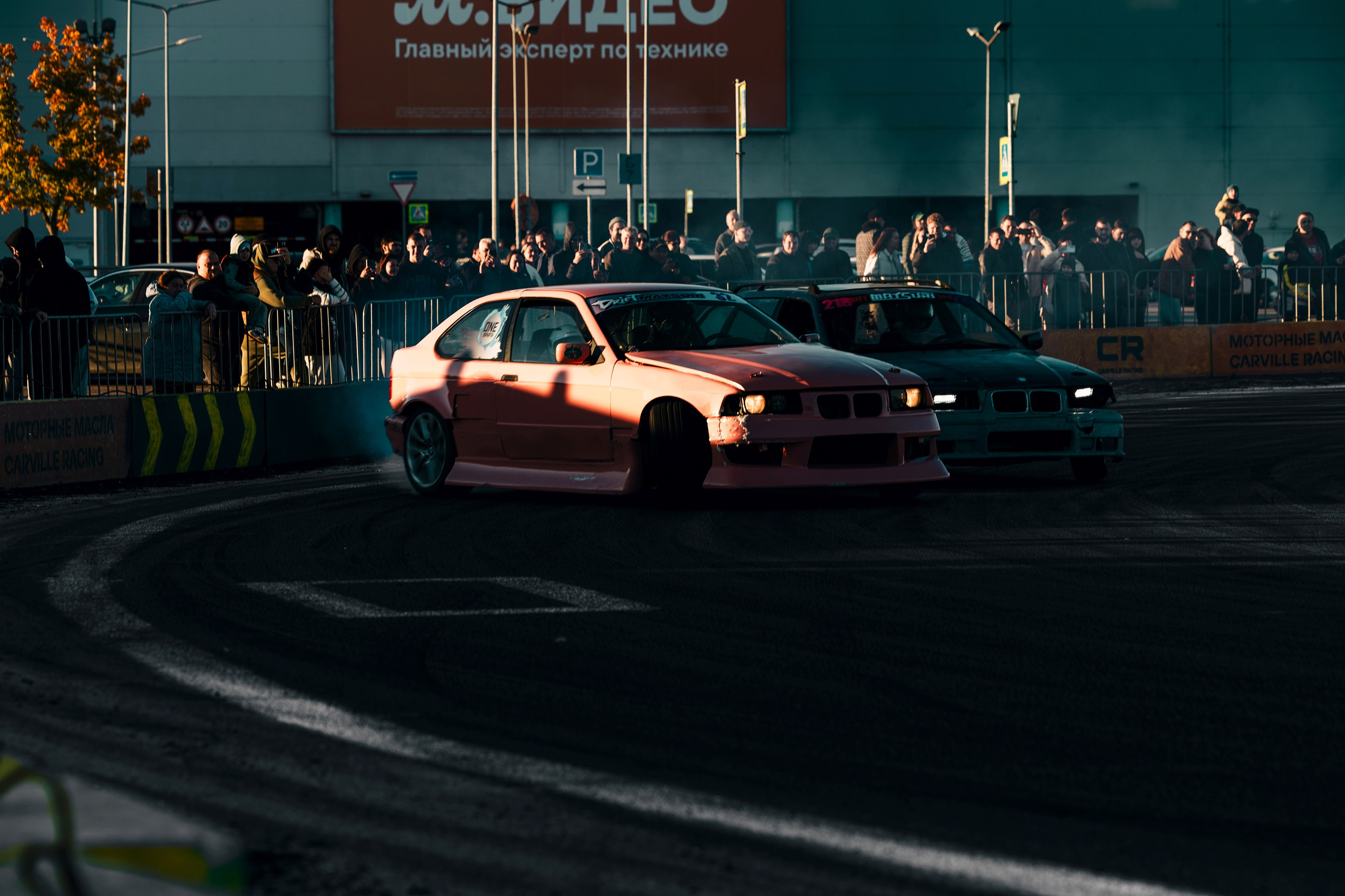 Фотографии закрытия сезона 2025 VibeSide — дрифт и автошоу у МЕГА Дыбенко, Санкт-Петербург