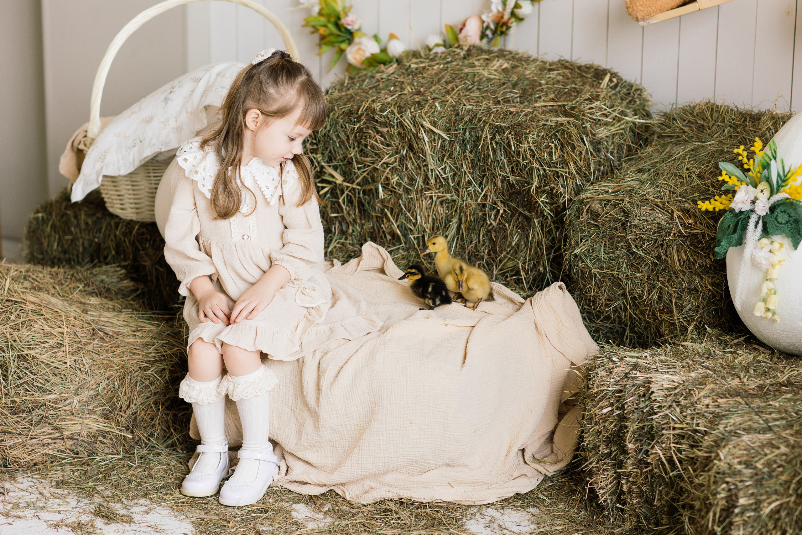 Варя и Мира фотосессия к Пасхе. Семейный фотограф Толстикова Кристина