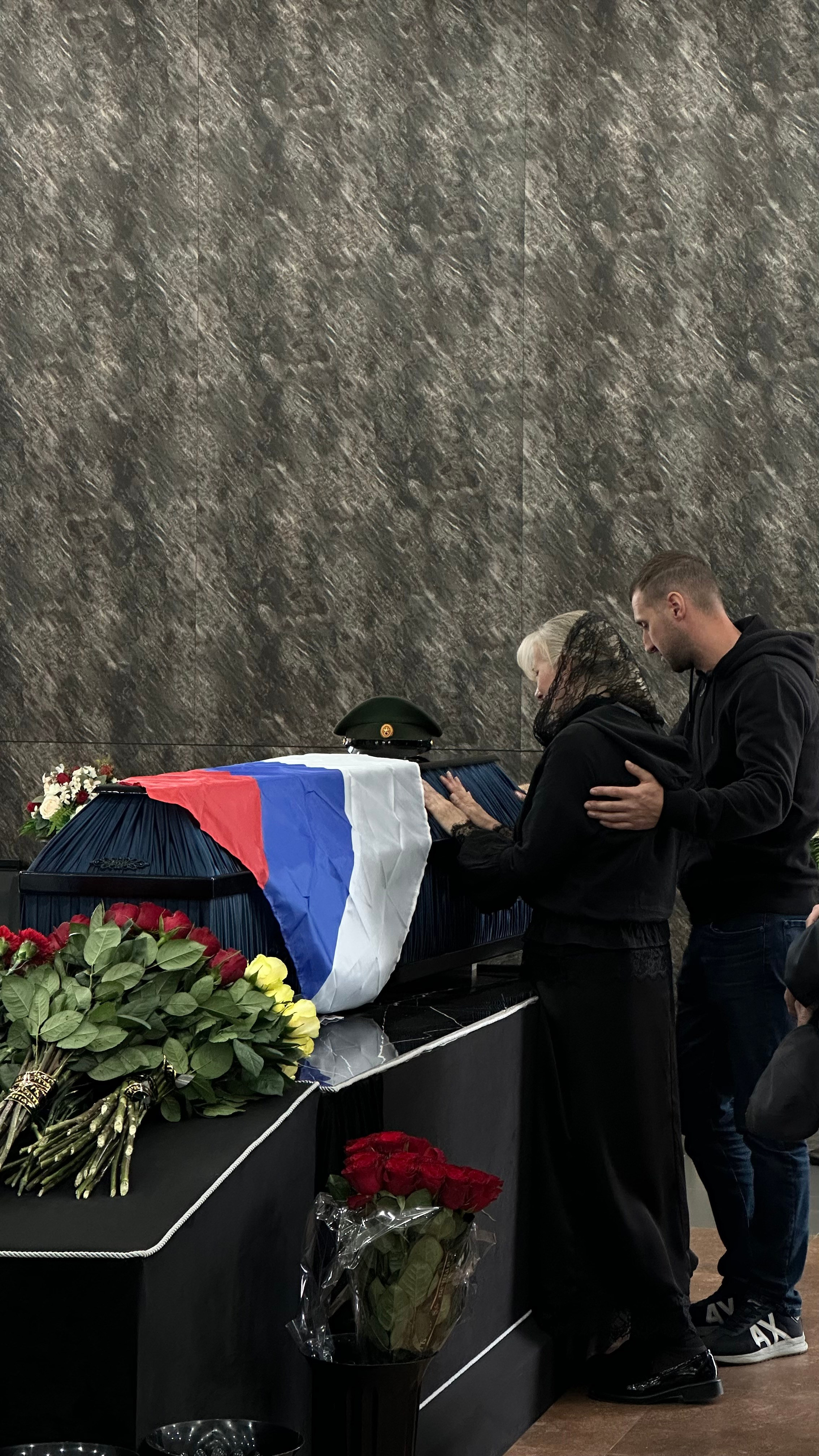 Фотосъемка похорон и отпевания во Владивостоке. Портретный, свадебный, репортажный фотограф во Владивостоке Юлиана Джули Фокс