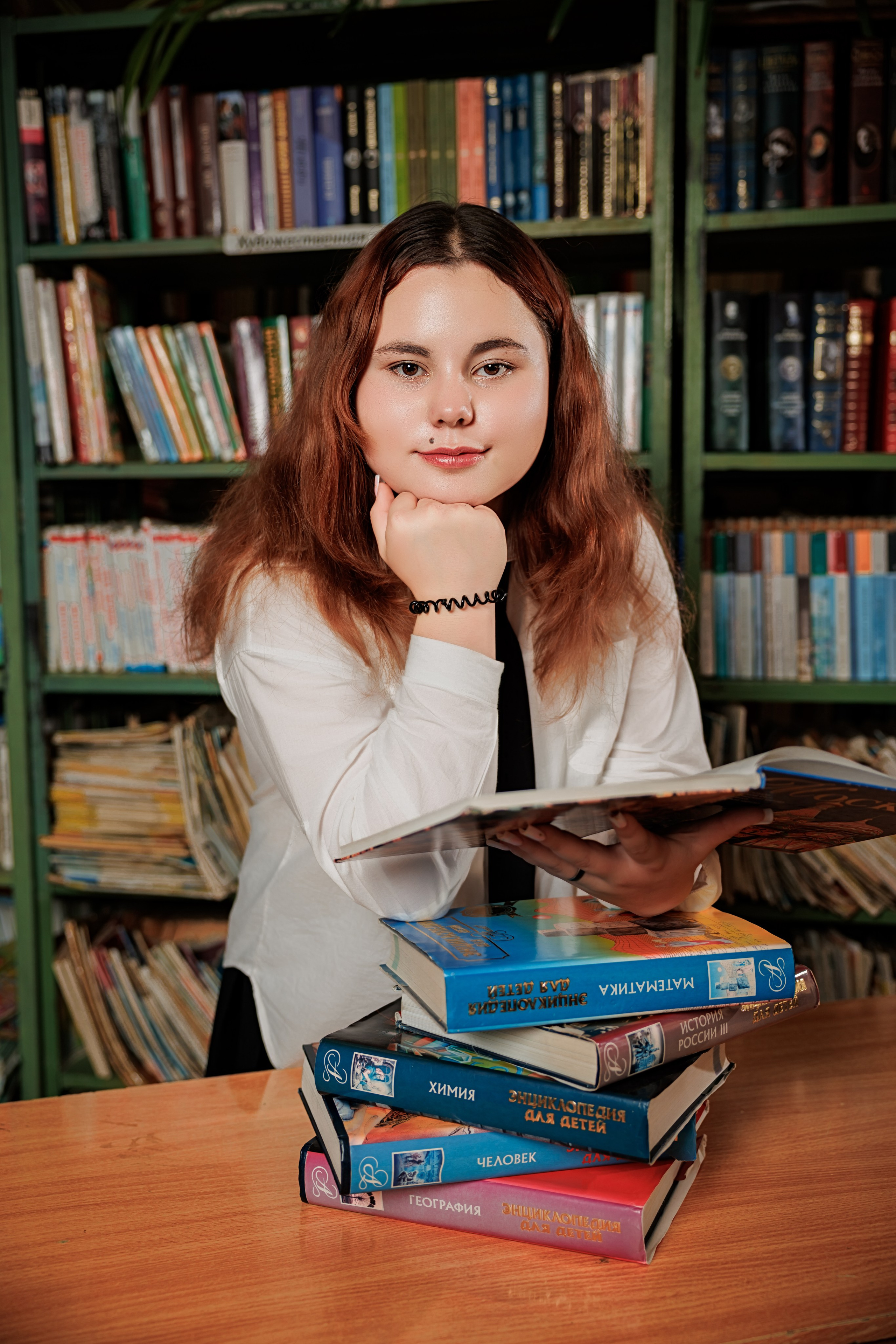 Школьные классические портреты старшие классы. Классные выпускные альбомы в Орле и Орловской области. Фотограф на выпускной