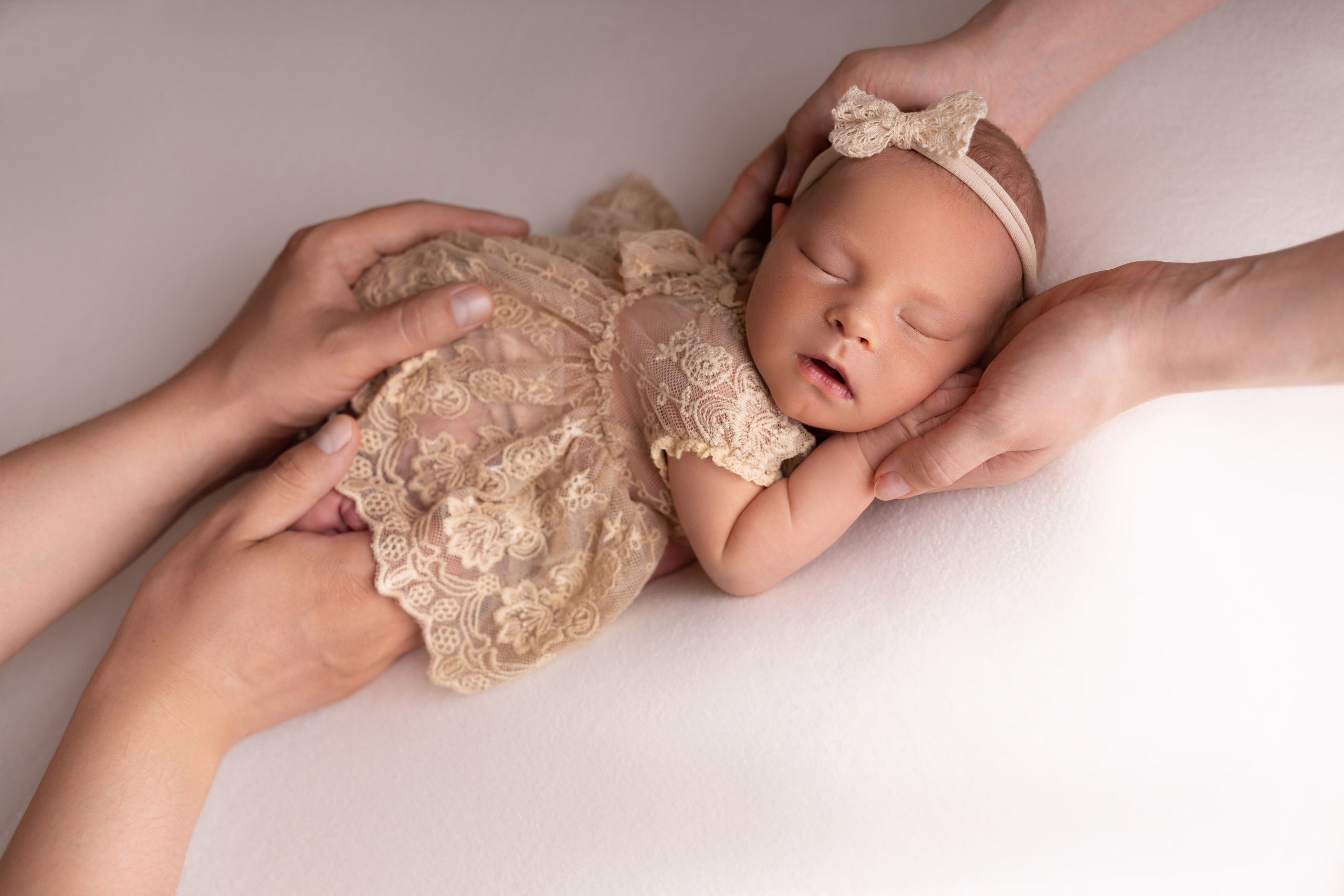 Классическая фотосессия малыша. Фотограф новорожденных малышей в Омске и Омской области Эльвира Камаева