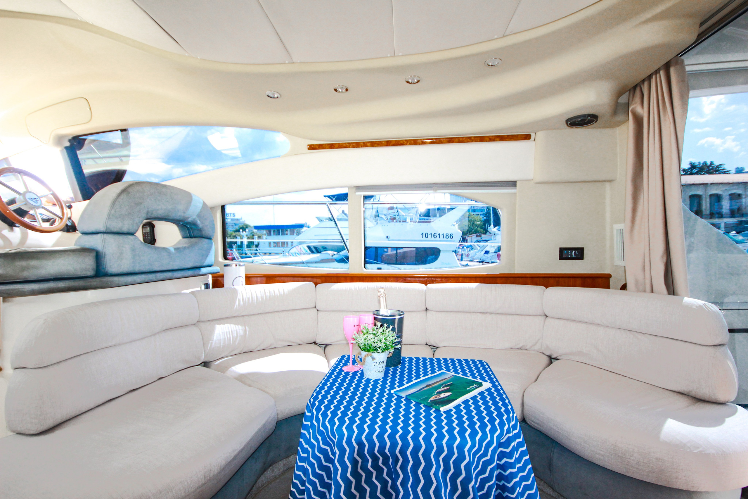 Яхта Санторини Аренда Яхты в Сочи Яхтанаморе YACHTNAMORE YACHTANAMORE