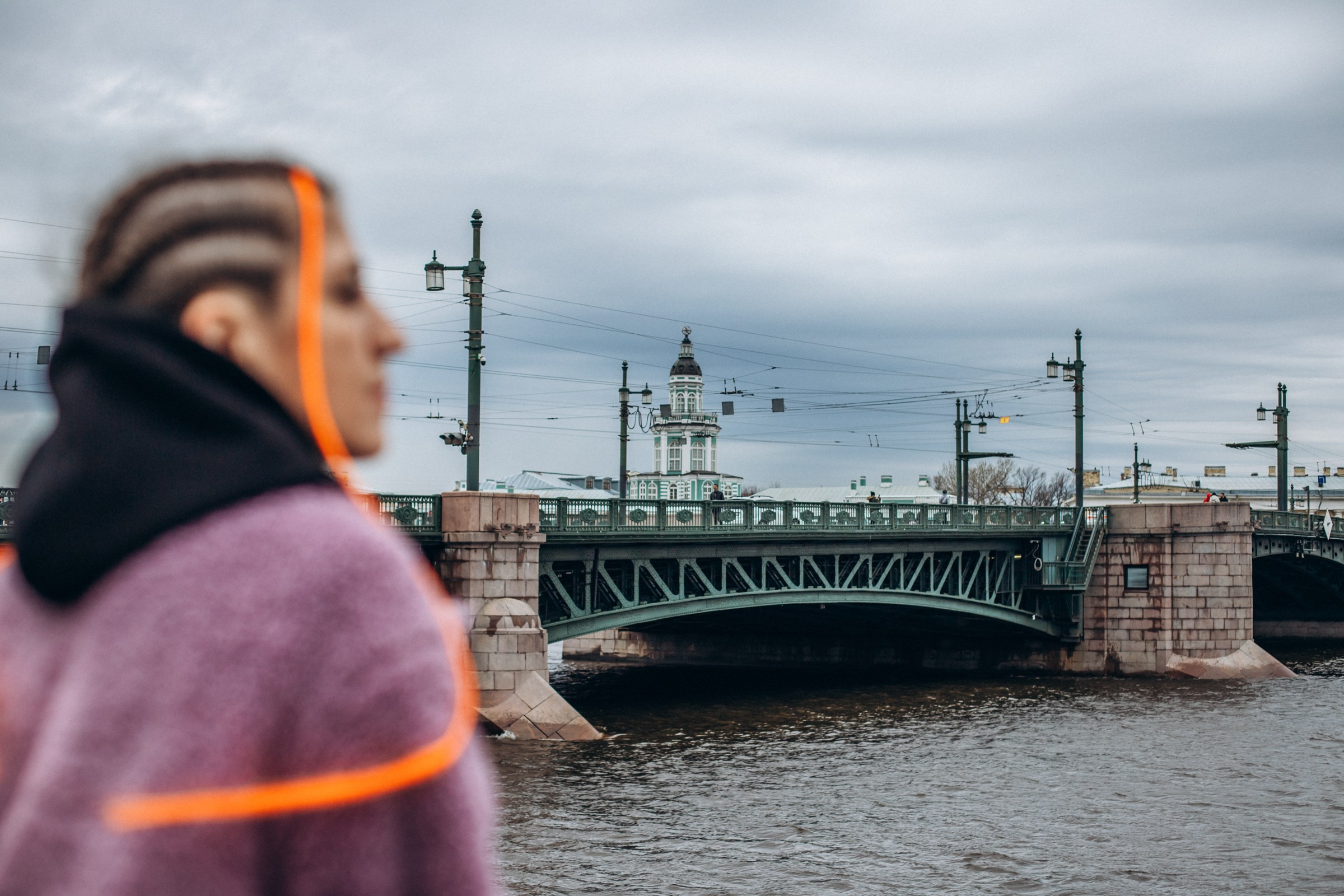 Лиза в апреле. Фотопрогулка в Петербурге. Индивидуальный и семейный фотограф в Санкт-Петербурге