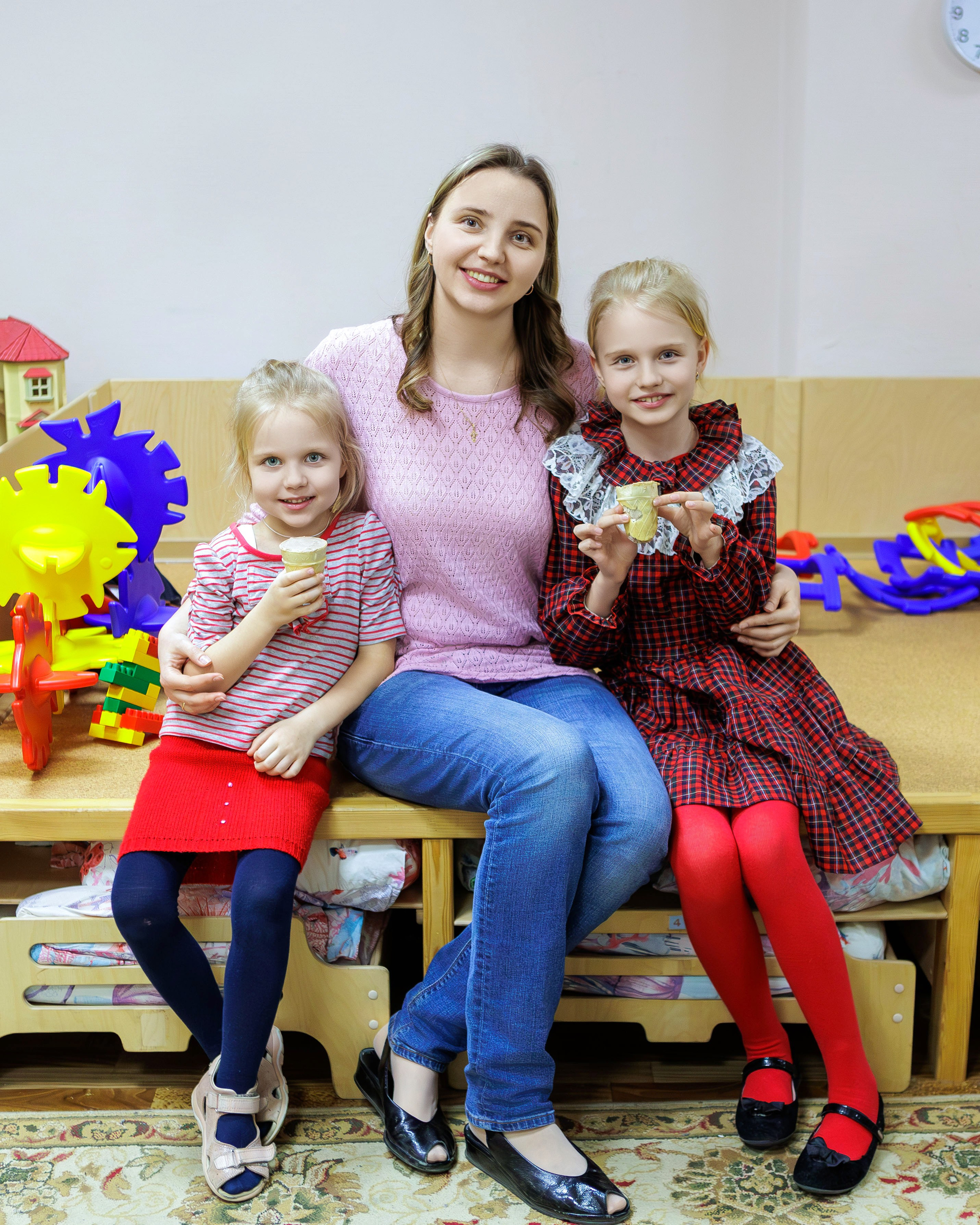 МК к 8 марта. Выпускные альбомы и школьный фотограф в Подольске, Троицке, Щербинке, Москве и Московской области