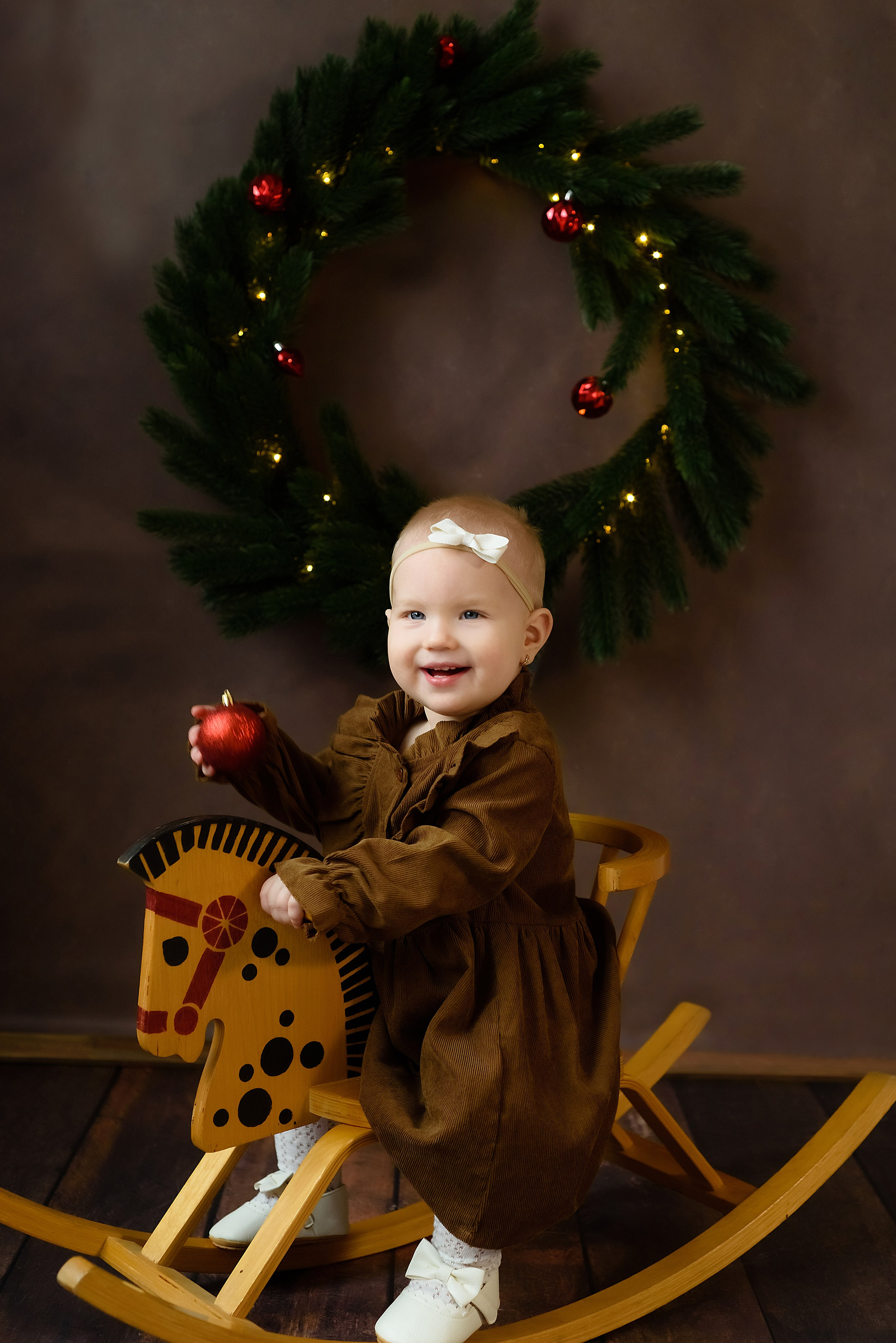 Новогодняя фотосессия «Минимализм на темном» Милана. Детский Фотограф |Фотограф на годик в Брянске Ирина Романова