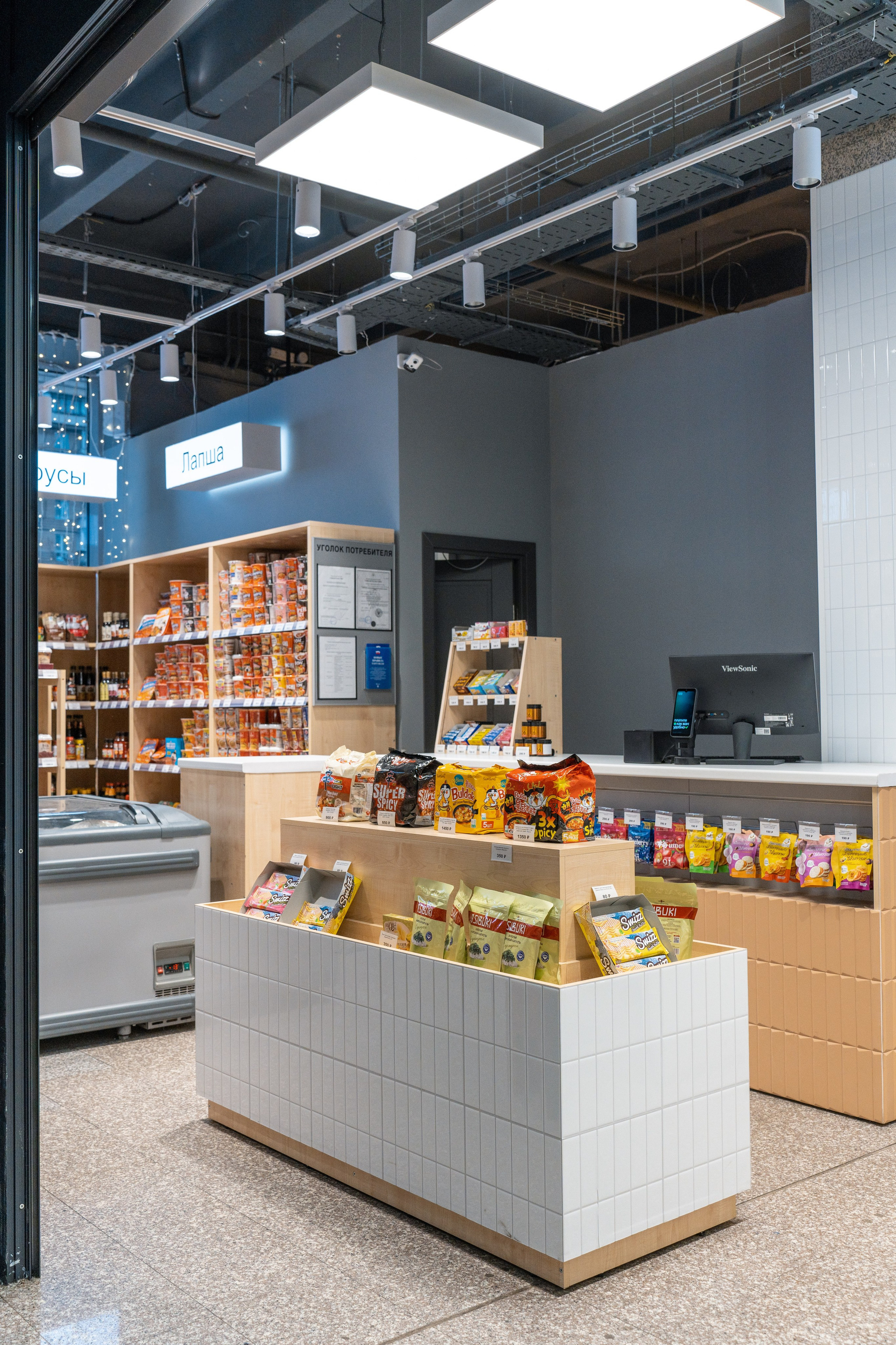 Интерьер магазина азиатских продуктов в Москве Korfood.ru