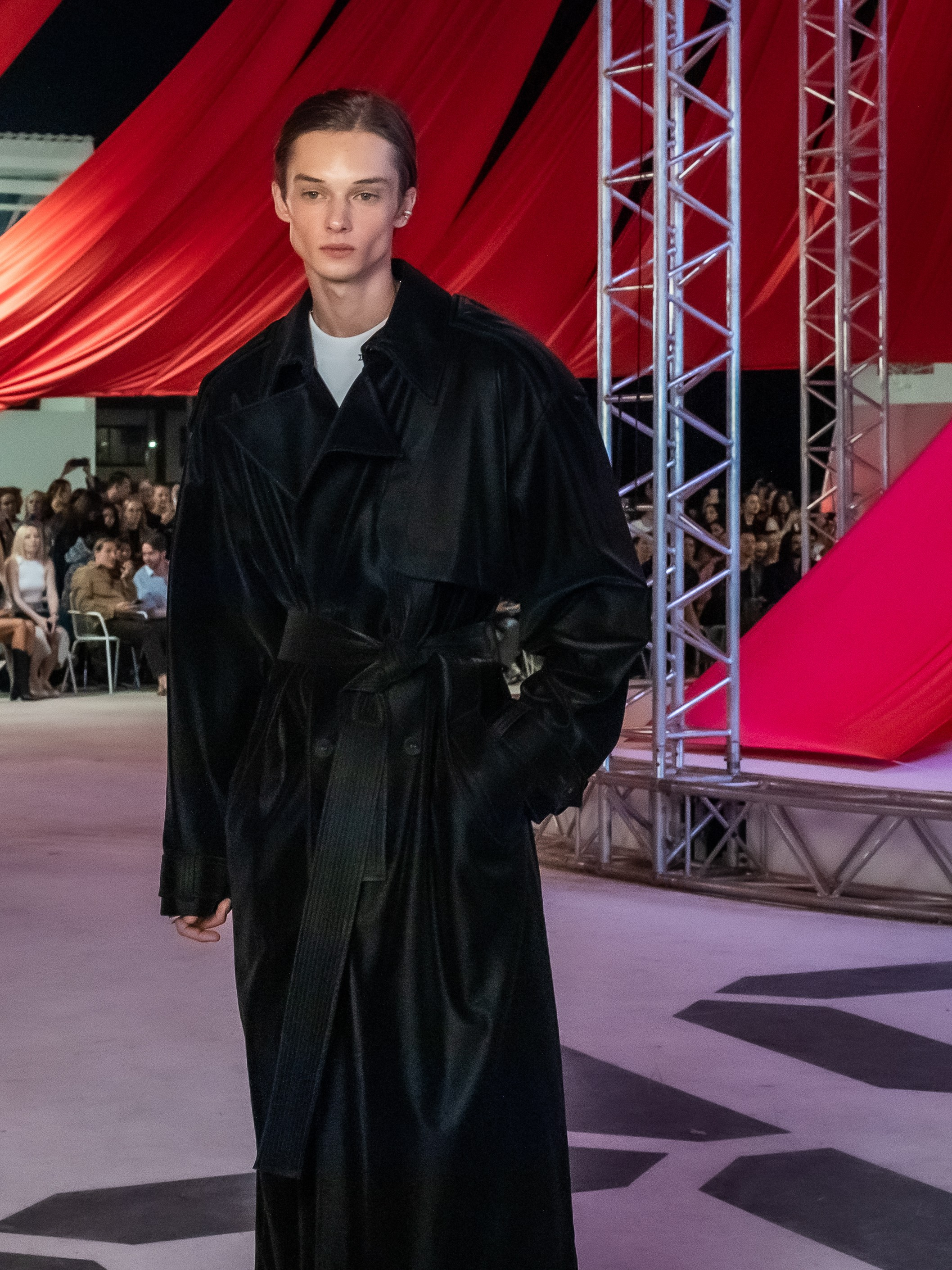 Показ Яндекс-маркет 04.09.2024. Фотосессии и репортаж — Фотограф в Москве — Рина Серёгина