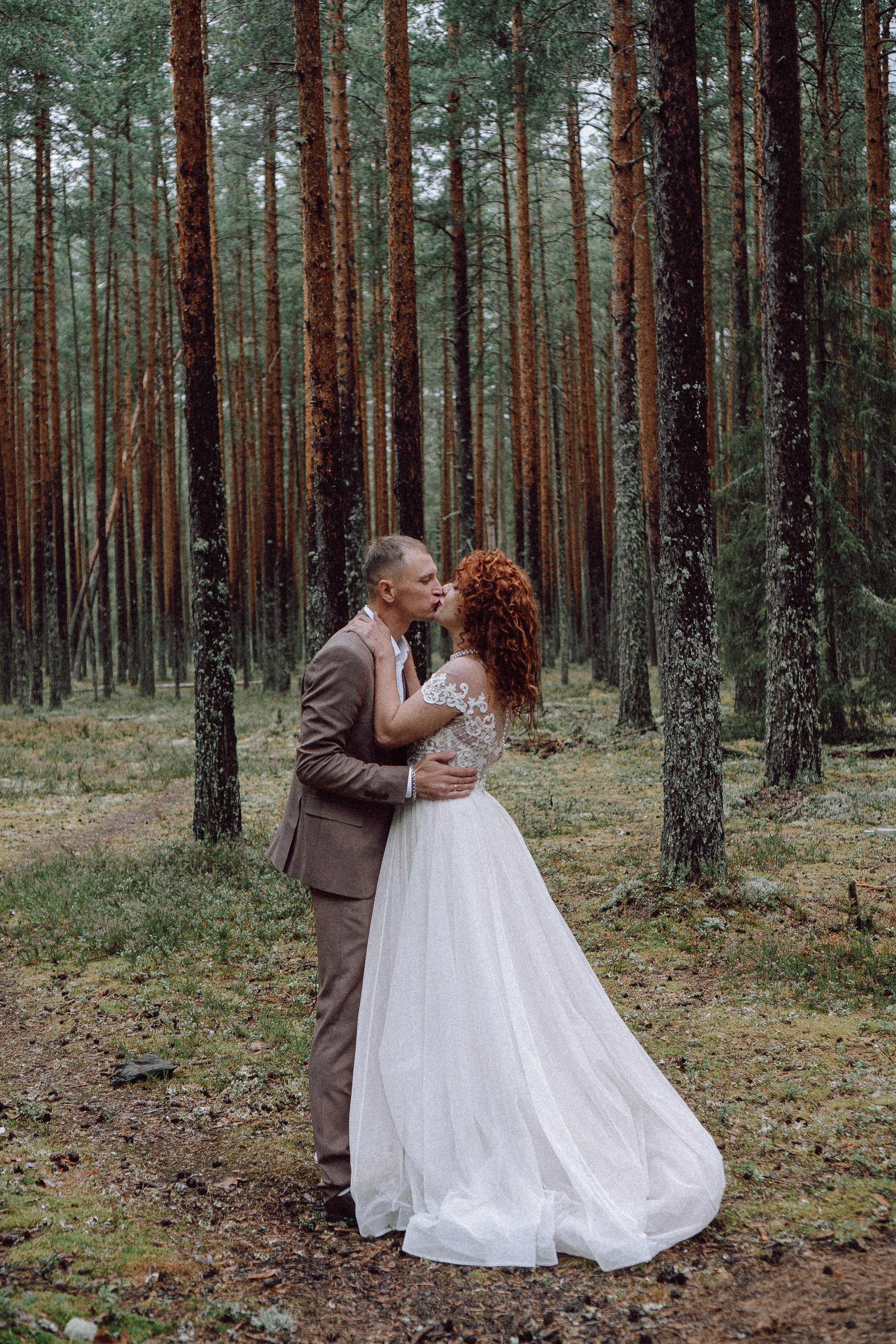 СВАДЕБНАЯ ФОТОСЕССИИЯ ПАРЫ В ГОРОДЕ ПРИОЗЕРСК В СОСНОВОМ ЛЕСУ И С ПИКАПОМ. Профессиональный фотограф, Санкт-Петербург — Виктория Богомолова