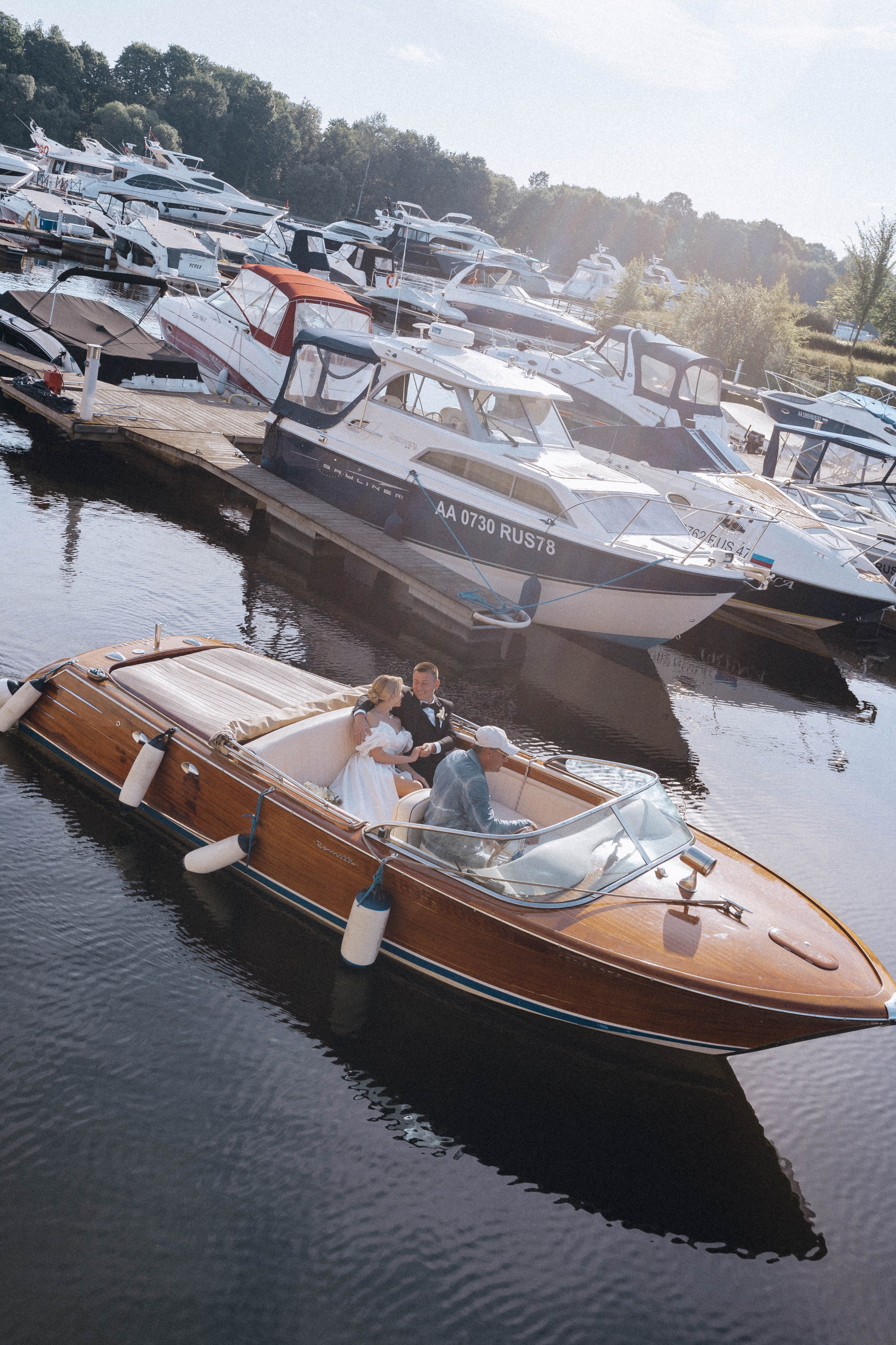 СВАДЕНБНАЯ СЬЕМКА НА КАТЕРЕ ПО КАНАЛАМ САНКТ-ПЕТЕРБУРГА И В АКВАТОРИИ НЕВЫ. Профессиональный фотограф, Санкт-Петербург — Виктория Богомолова