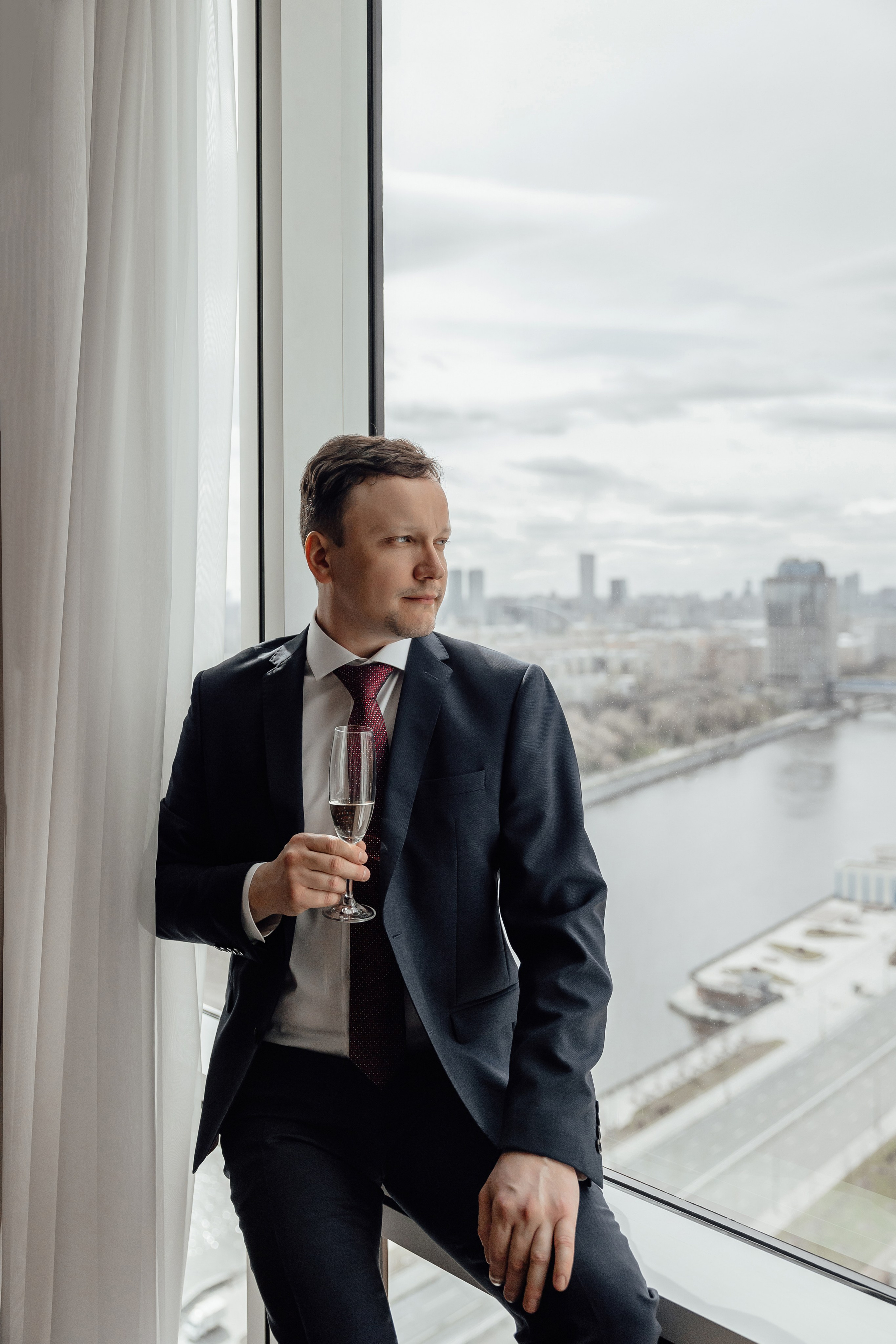 Свадебная фотосессия в Plaza Garden Moscow WTC, ресторане Birds. Свадебный фотограф в Москве Дарья Олендарёва