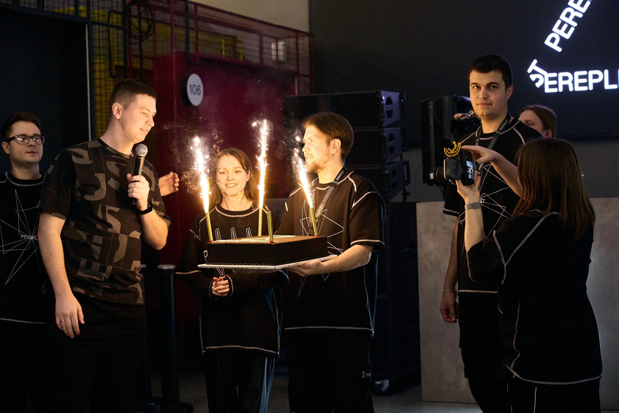 Открытие лаунж-кафе Pereplёt. 18+. Предметный и репортажный фотограф Алексей Кротов