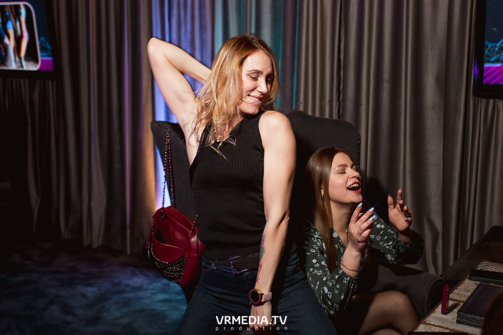 Международный женский день в караоке-баре «Volna»