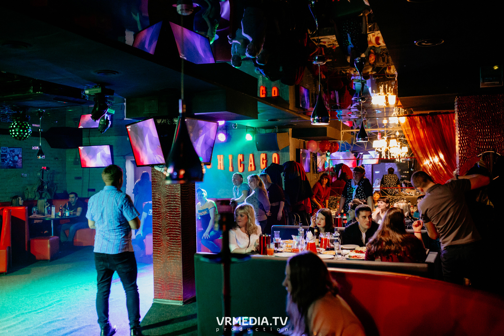 Международный женский день в караоке «Chicago»