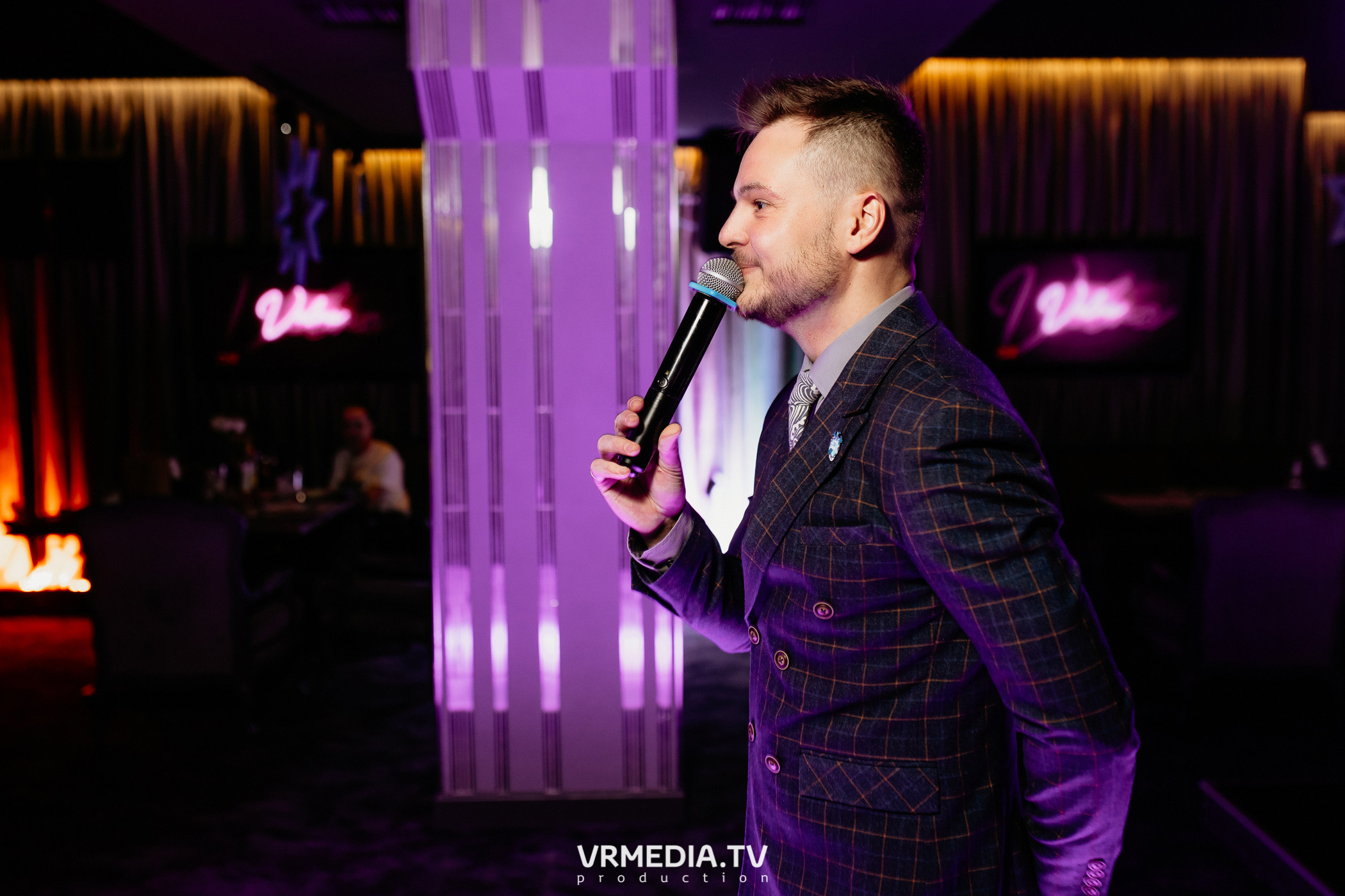 Международный женский день в караоке-баре «Volna»