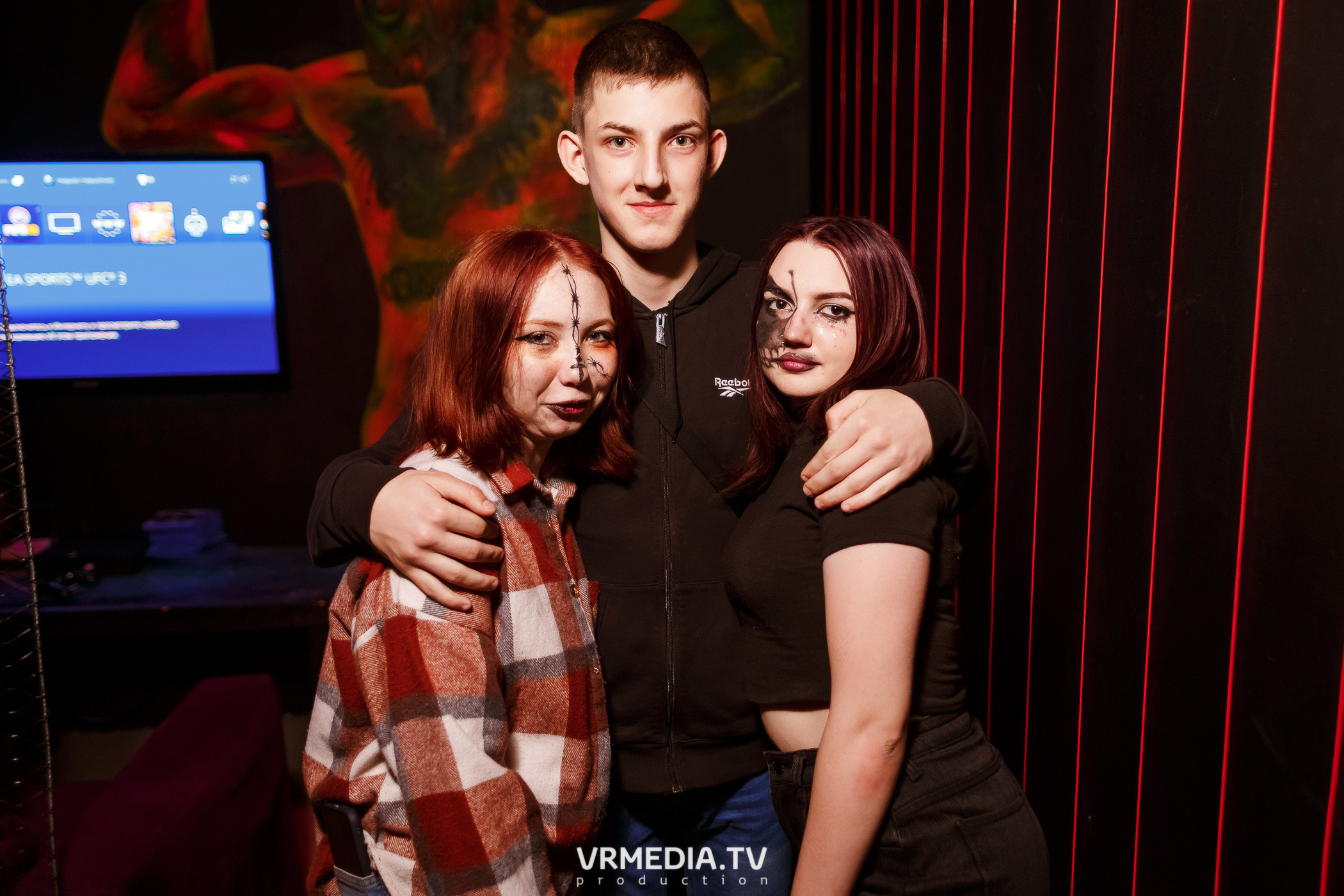 Выходные в баре «Глотай»