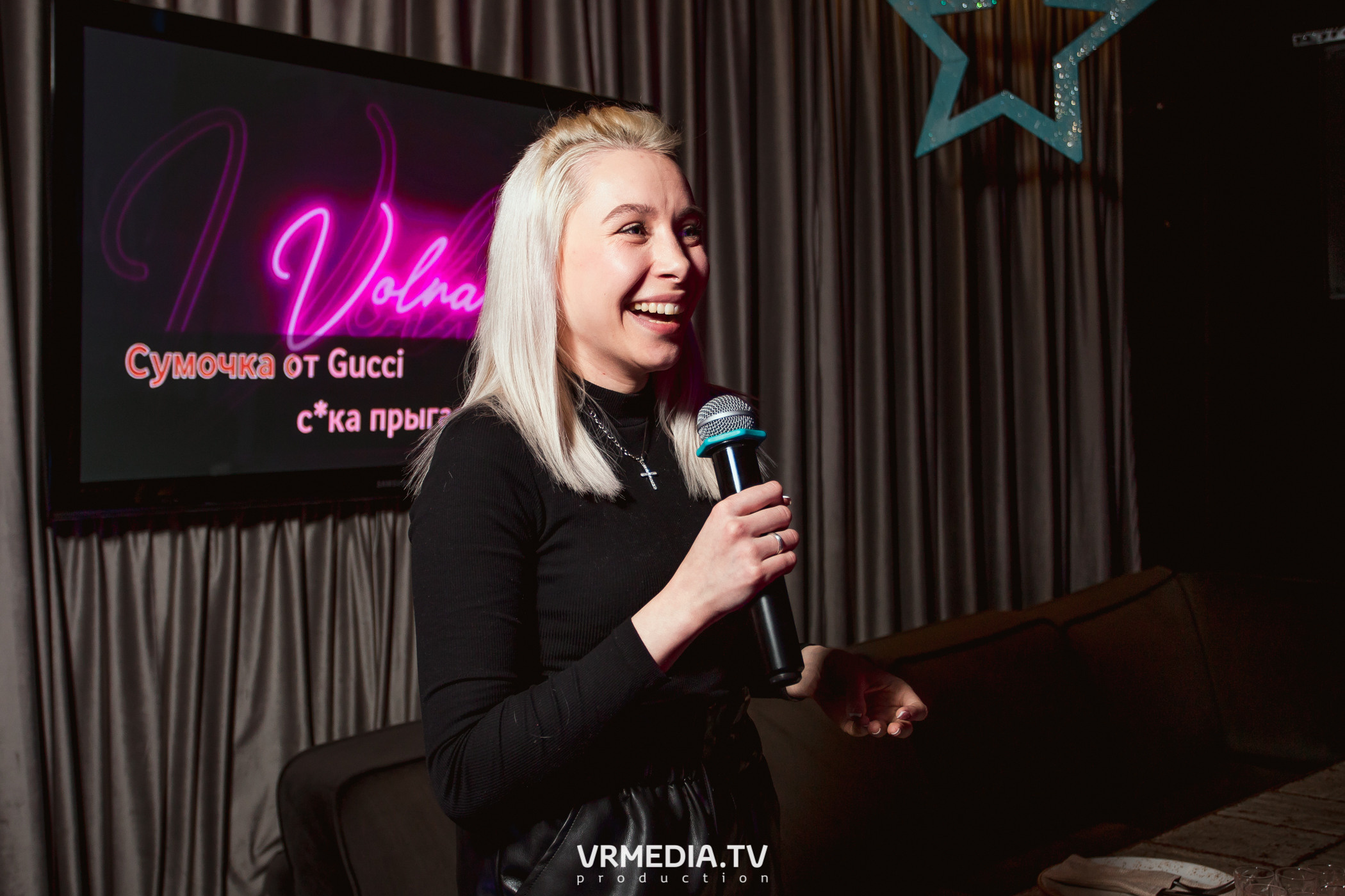 Международный женский день в караоке-баре «Volna»