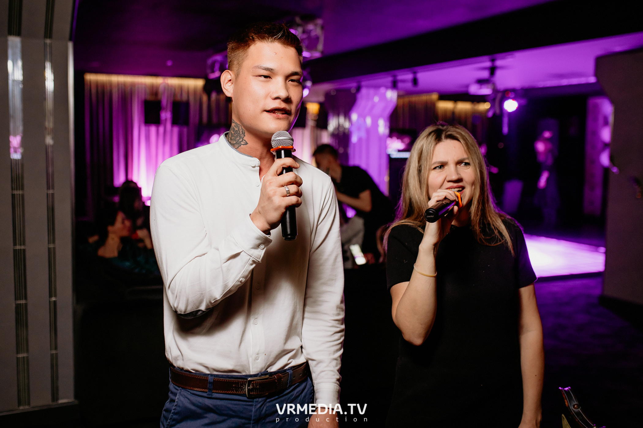 Международный женский день в караоке-баре «Volna»