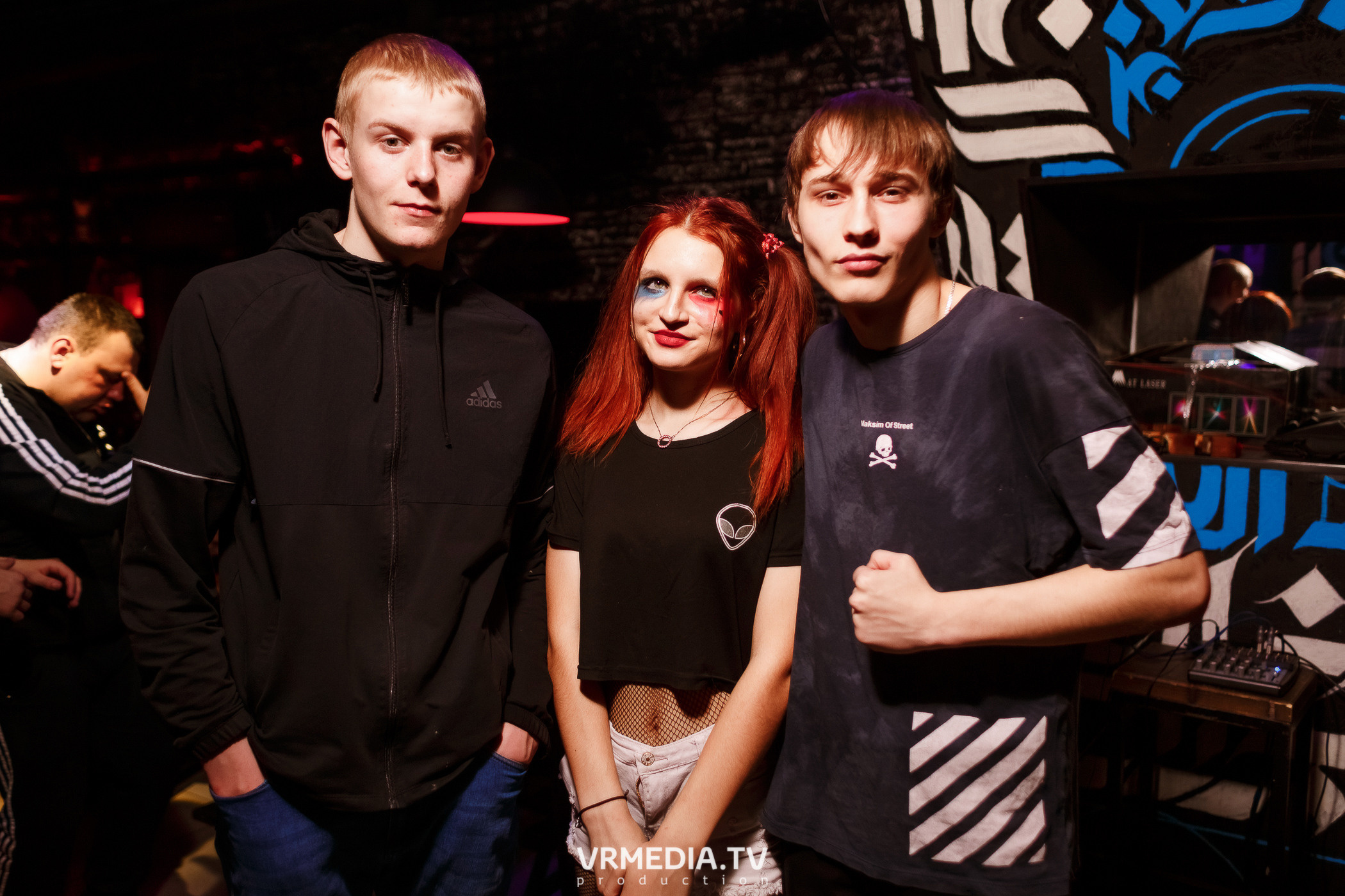 Выходные в баре «Глотай»