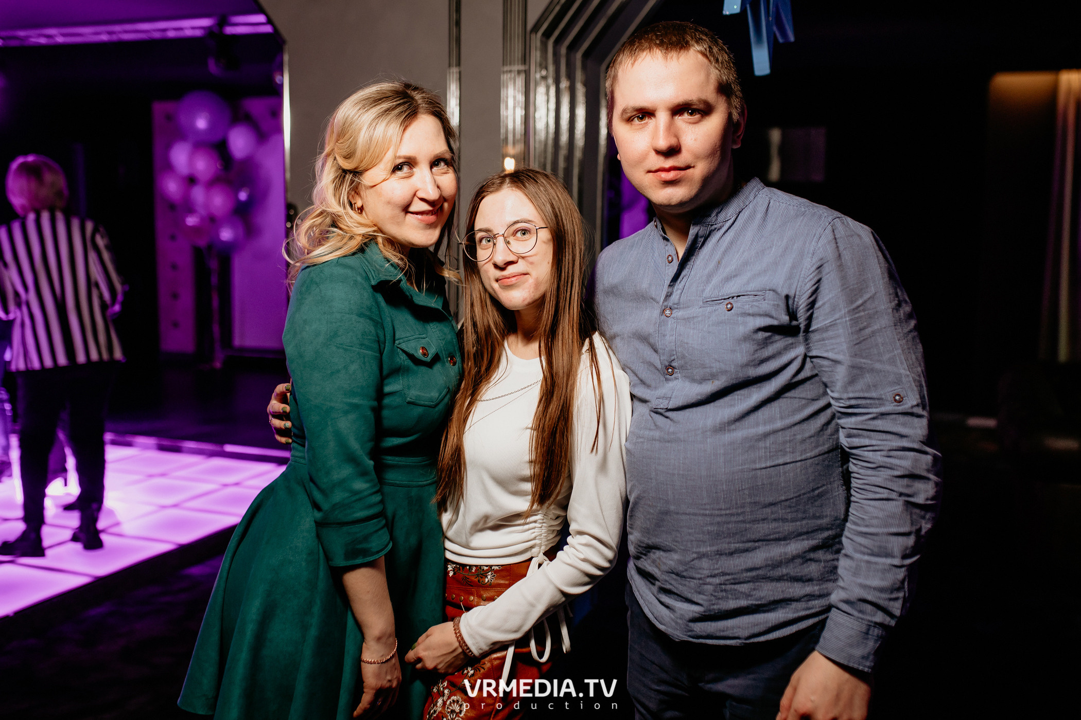 Международный женский день в караоке-баре «Volna»