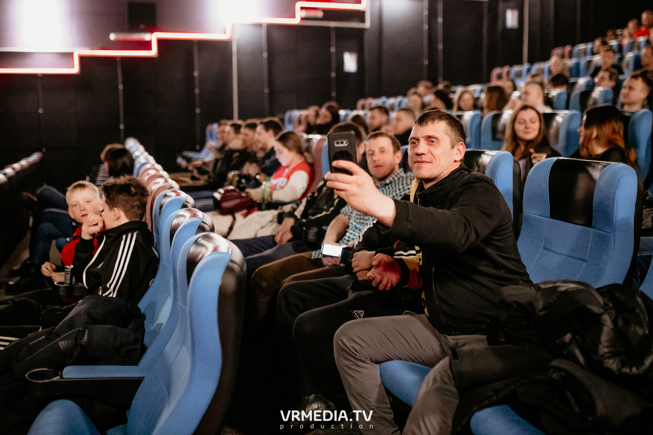 Премьера кемеровского художественного фильма «Чёрное эхо» в кинотеатре