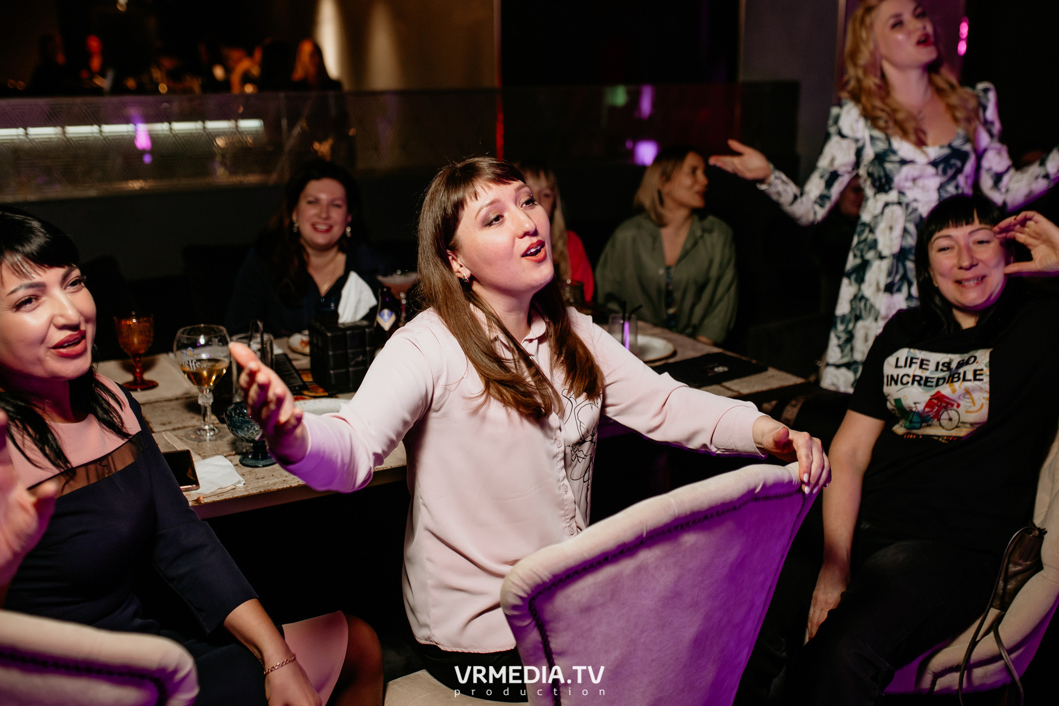 Международный женский день в караоке-баре «Volna»