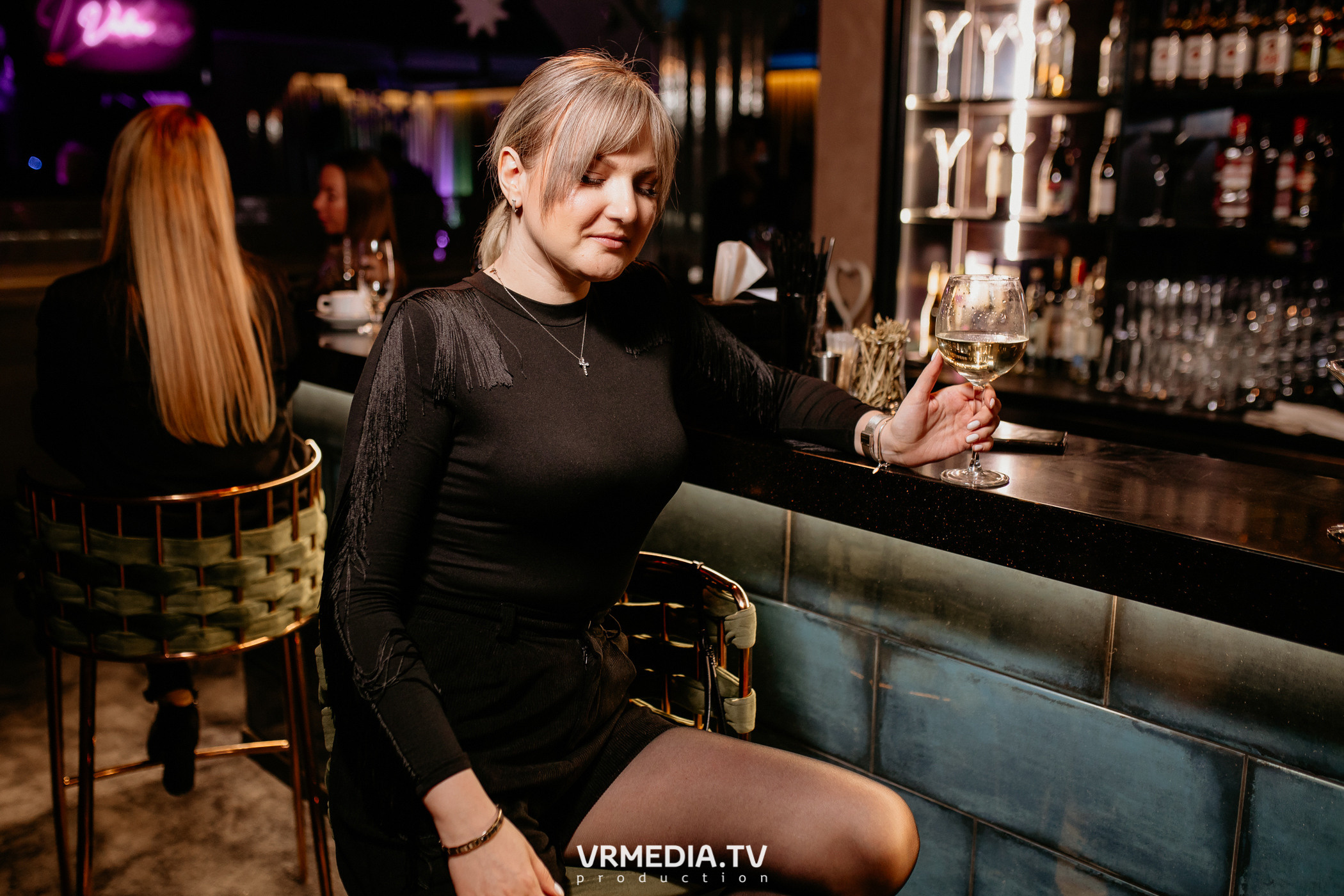 Международный женский день в караоке-баре «Volna»