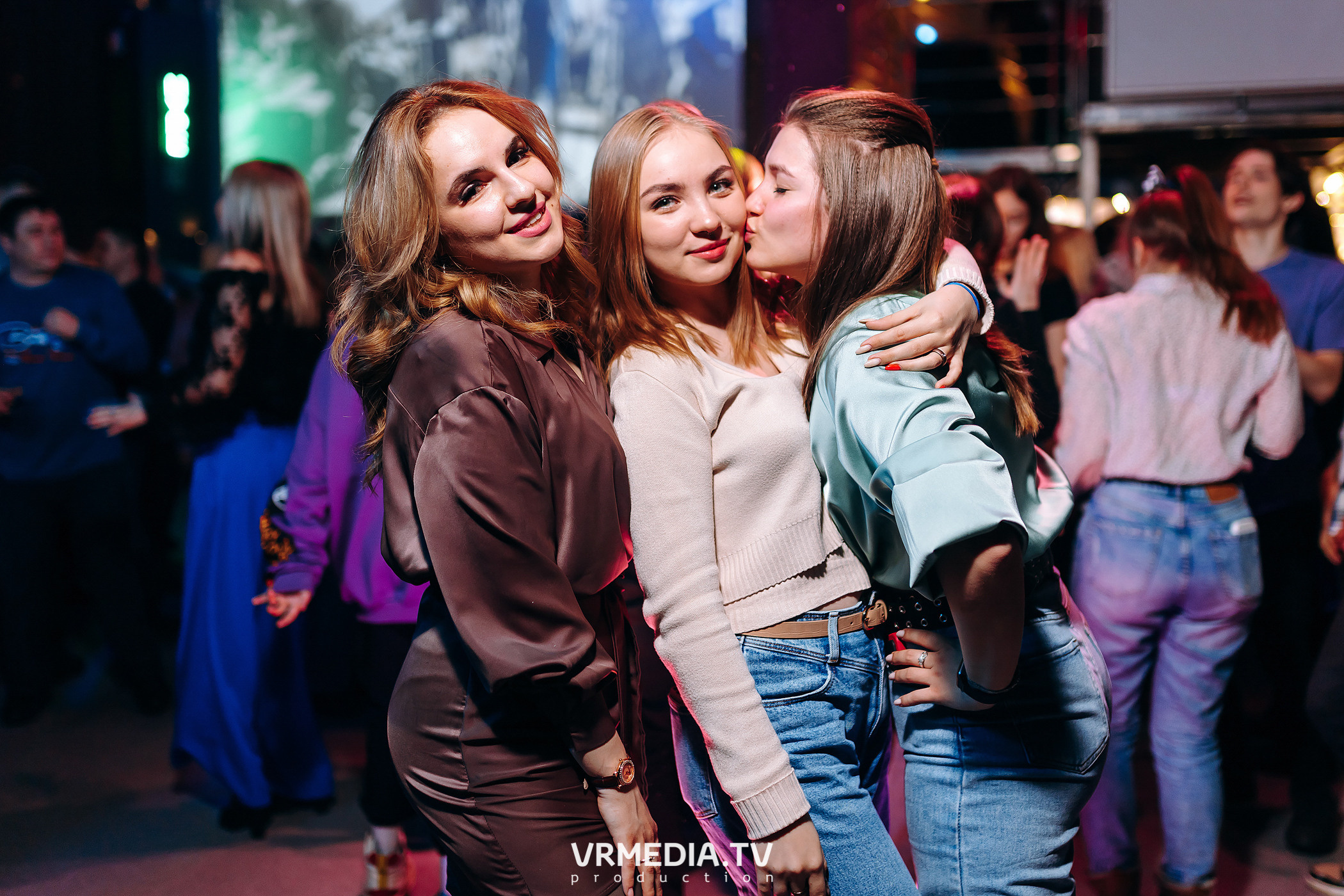 Выходные в баре «DOSKI»