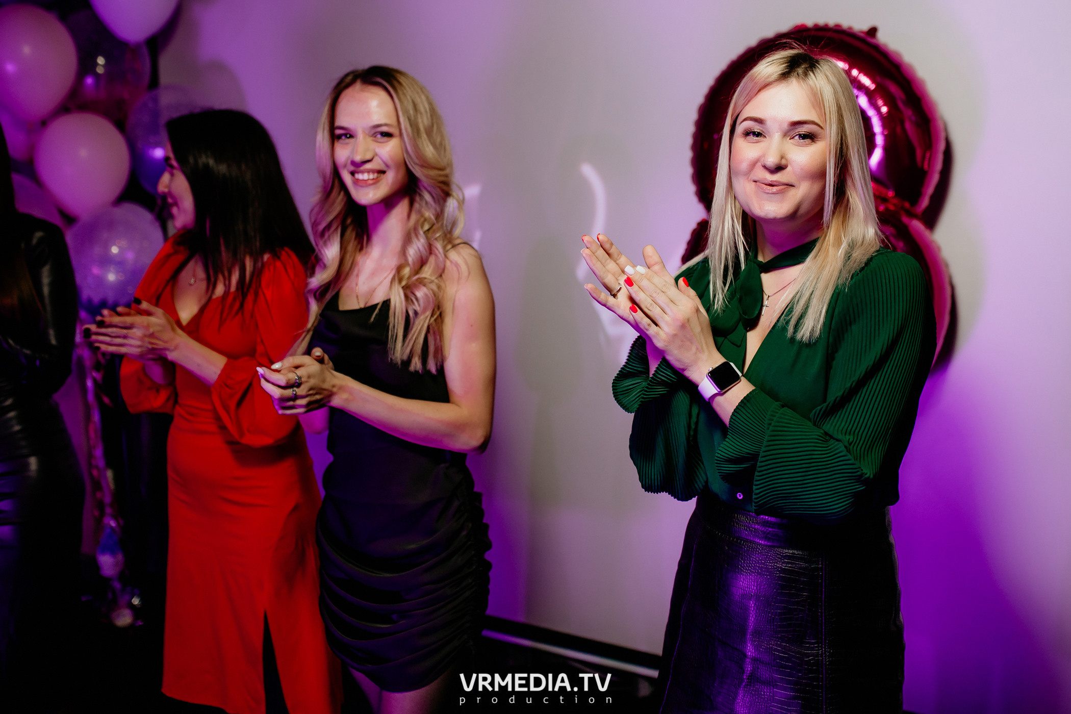 Международный женский день в караоке-баре «Volna»