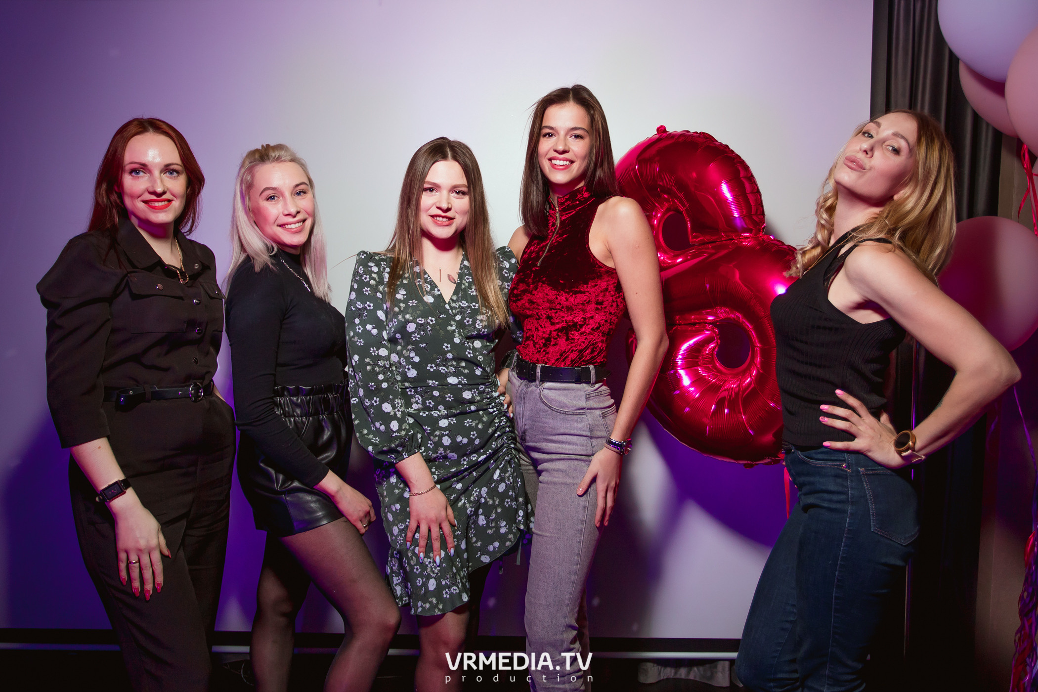 Международный женский день в караоке-баре «Volna»