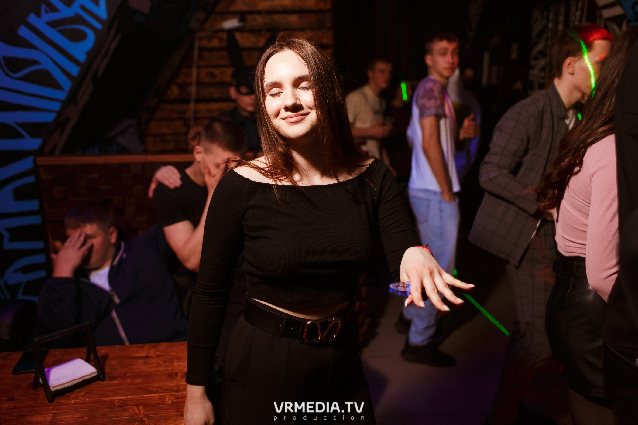 Выходные в баре «Глотай»